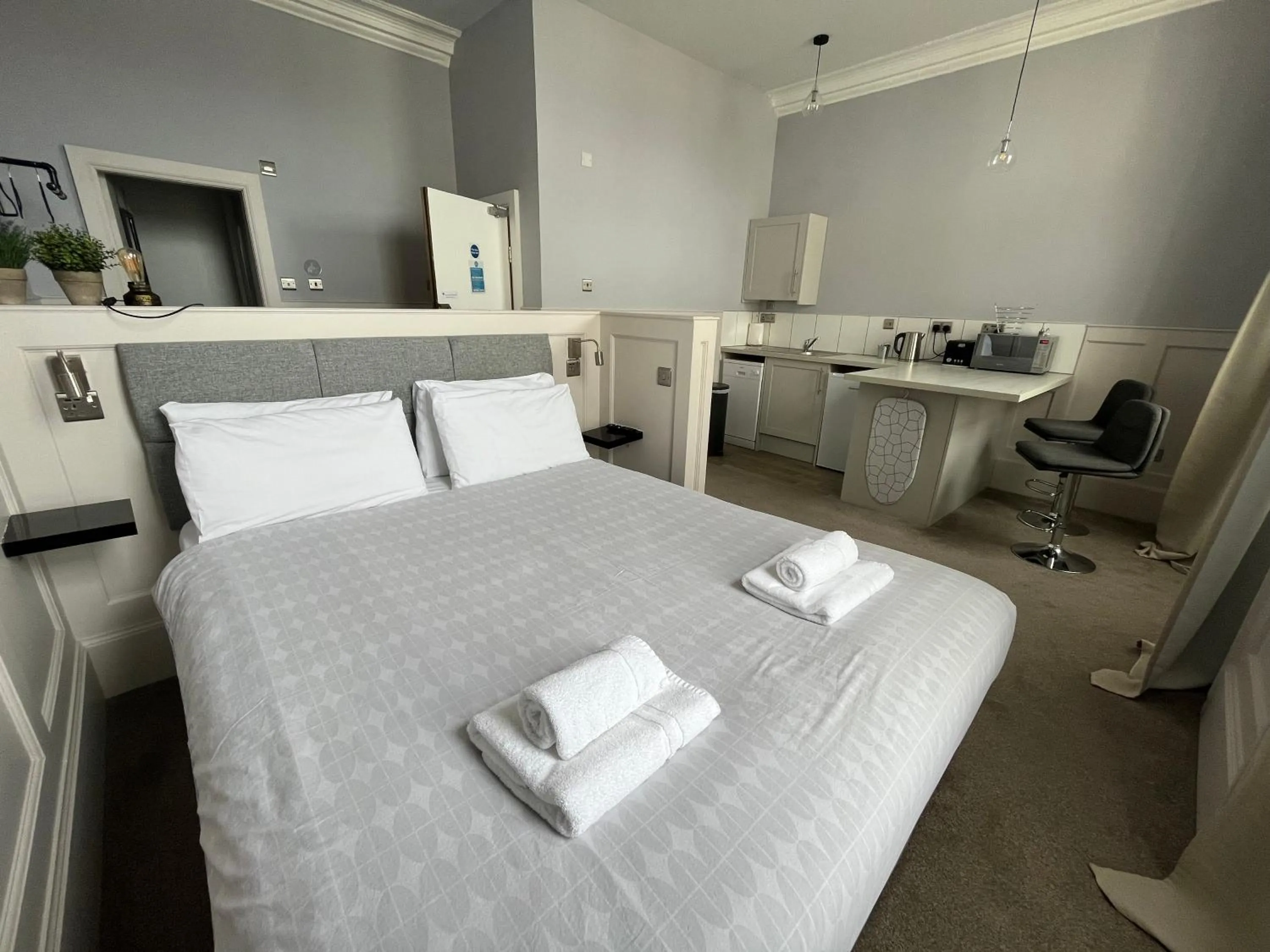 Bed in The Kelvin Hotel