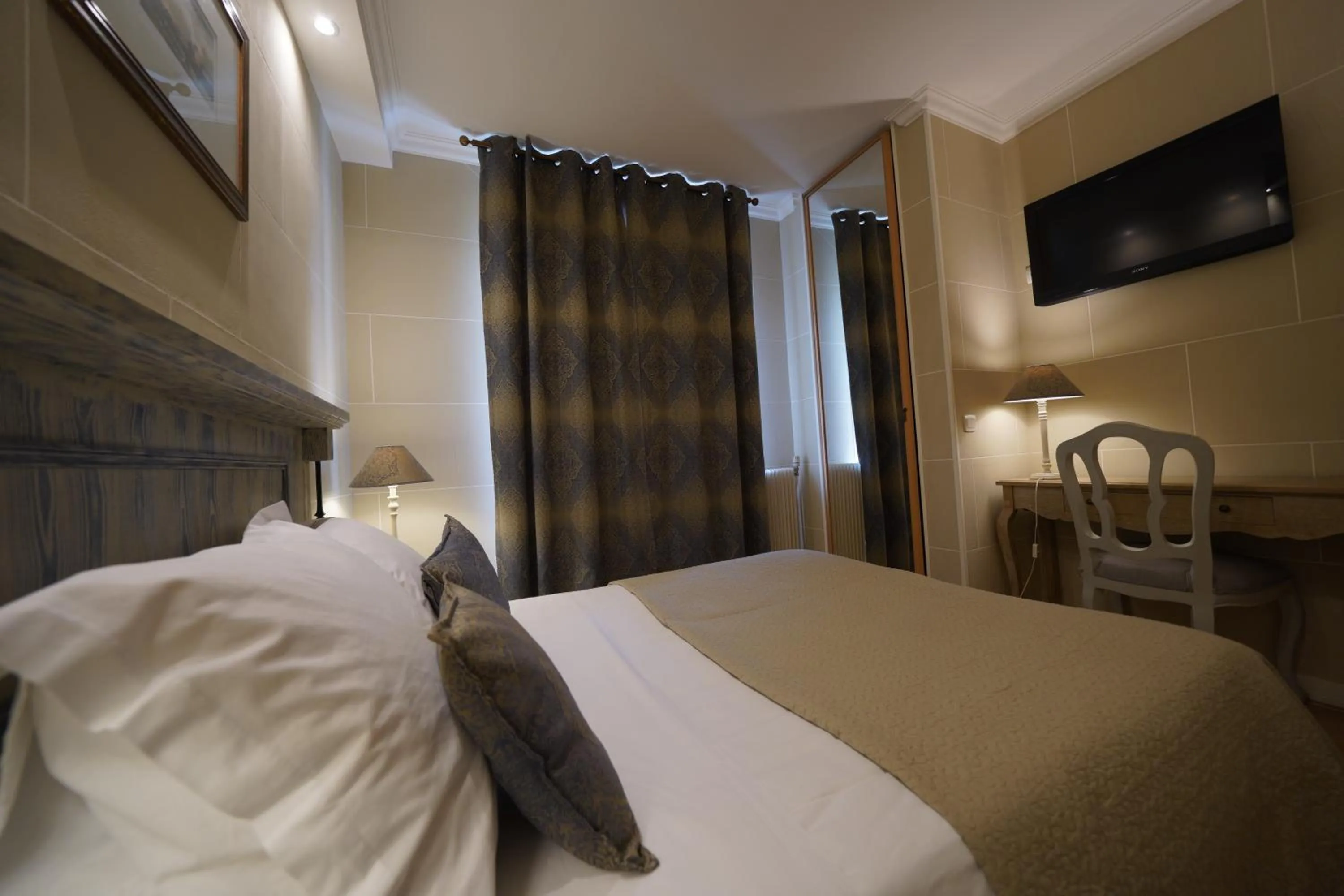 Bed in Hôtel du Château