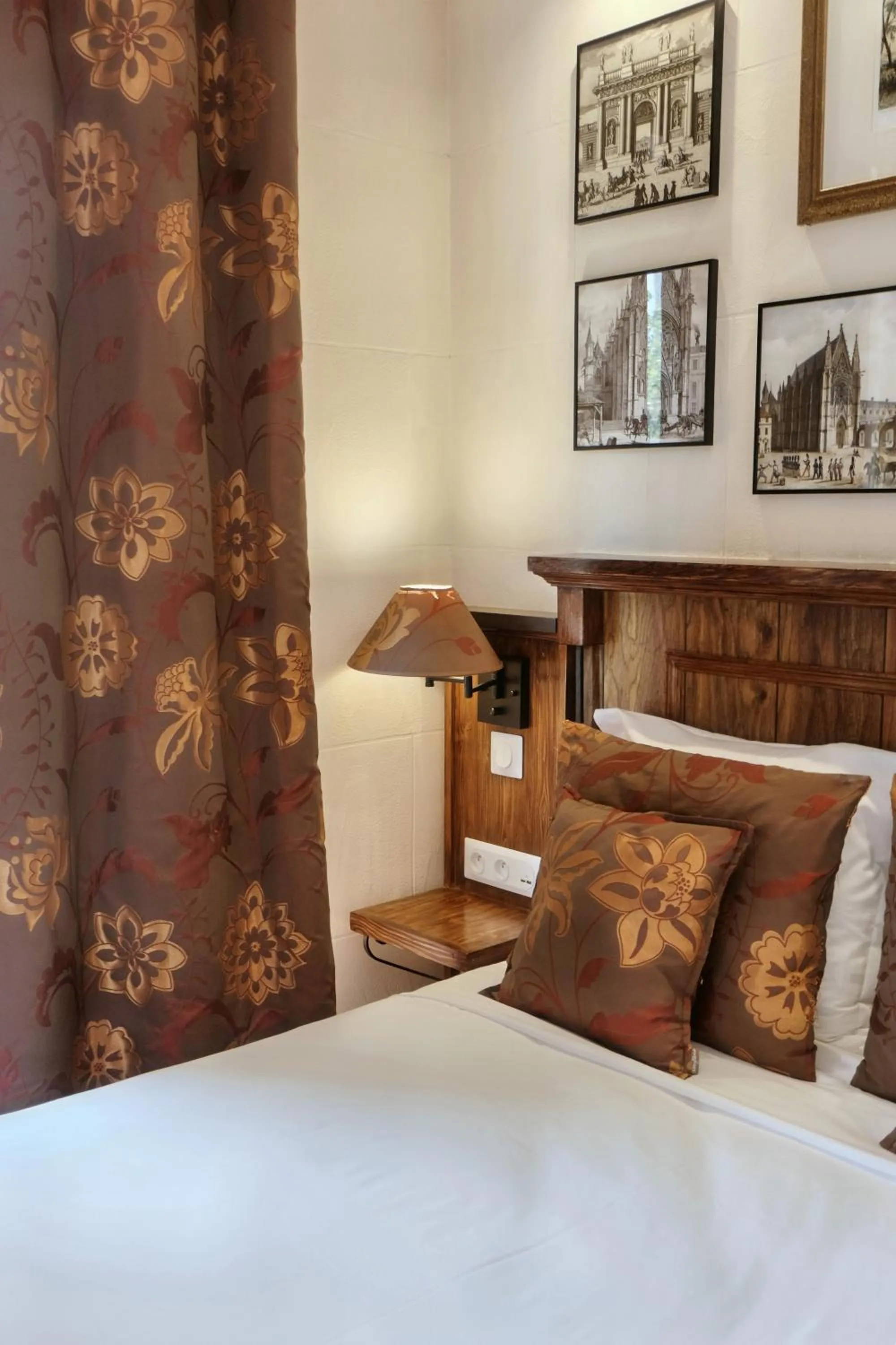 Bed in Hôtel du Château