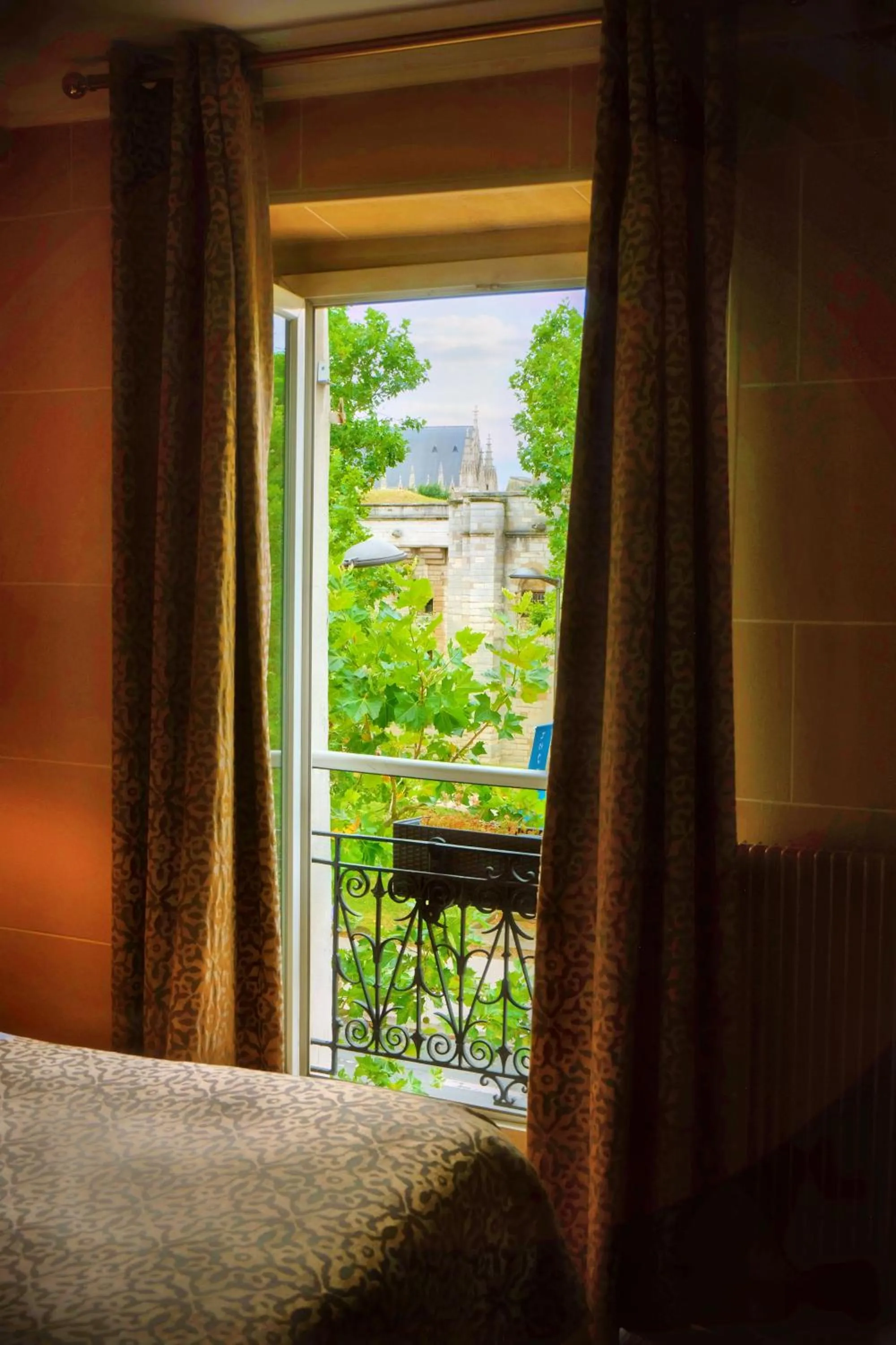 Bed in Hôtel du Château