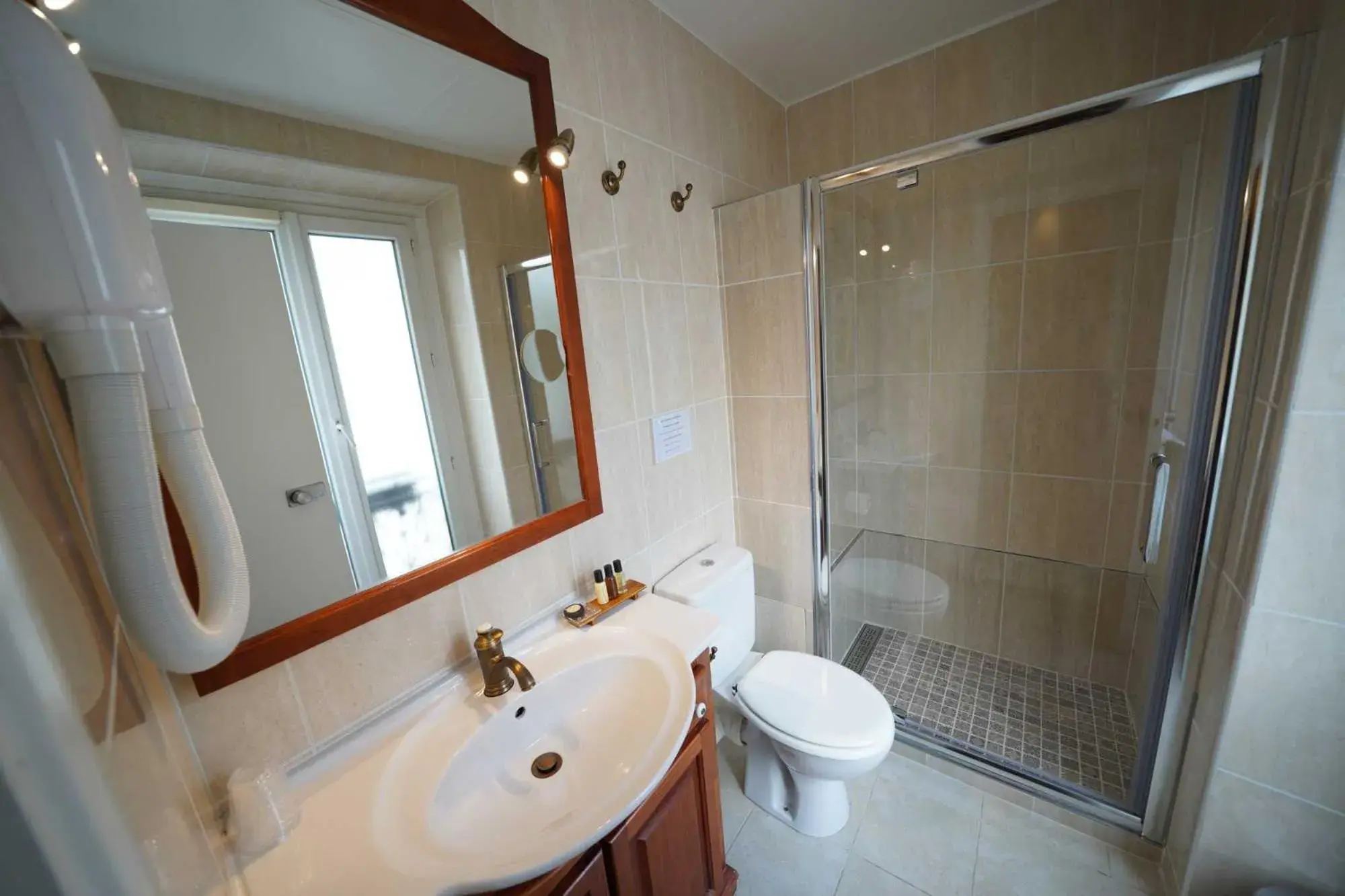 Bathroom in Hôtel du Château