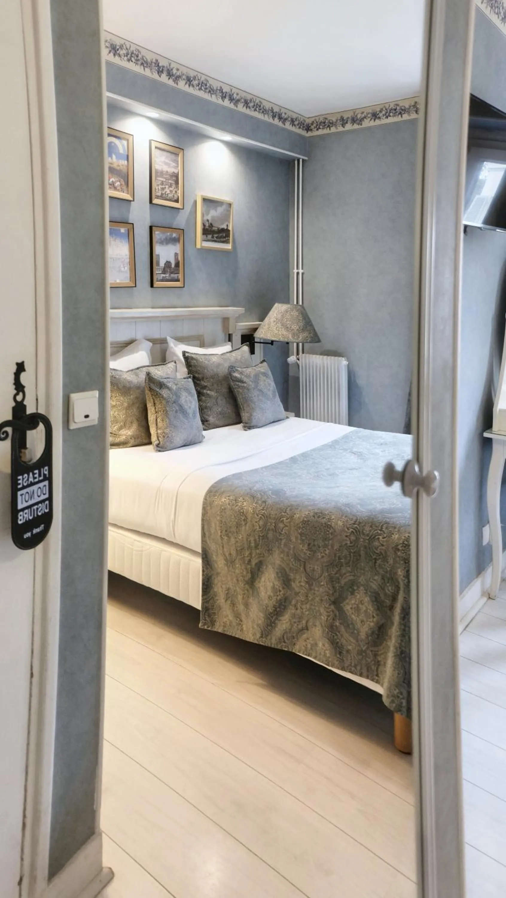 Bed in Hôtel du Château