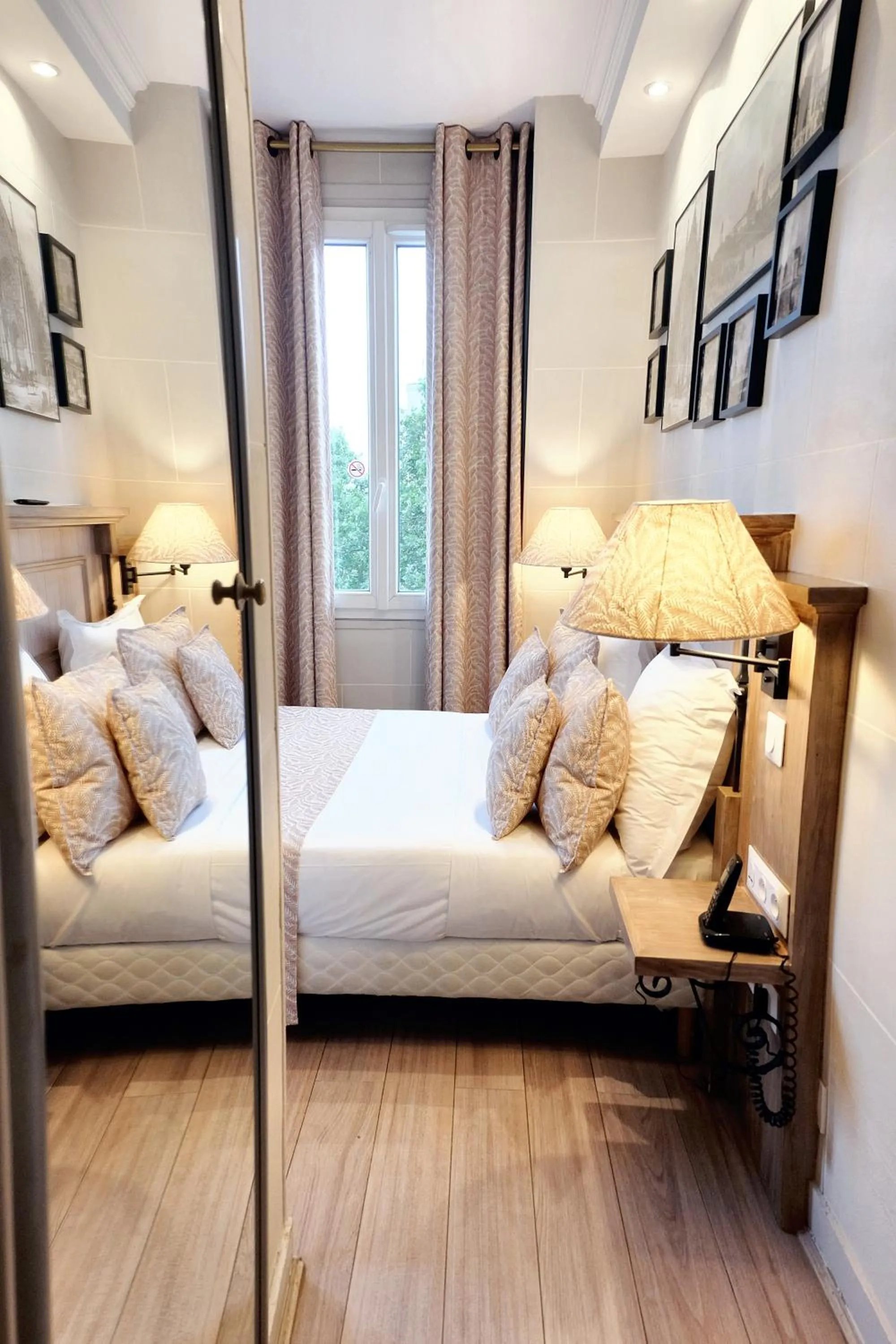 Bed in Hôtel du Château