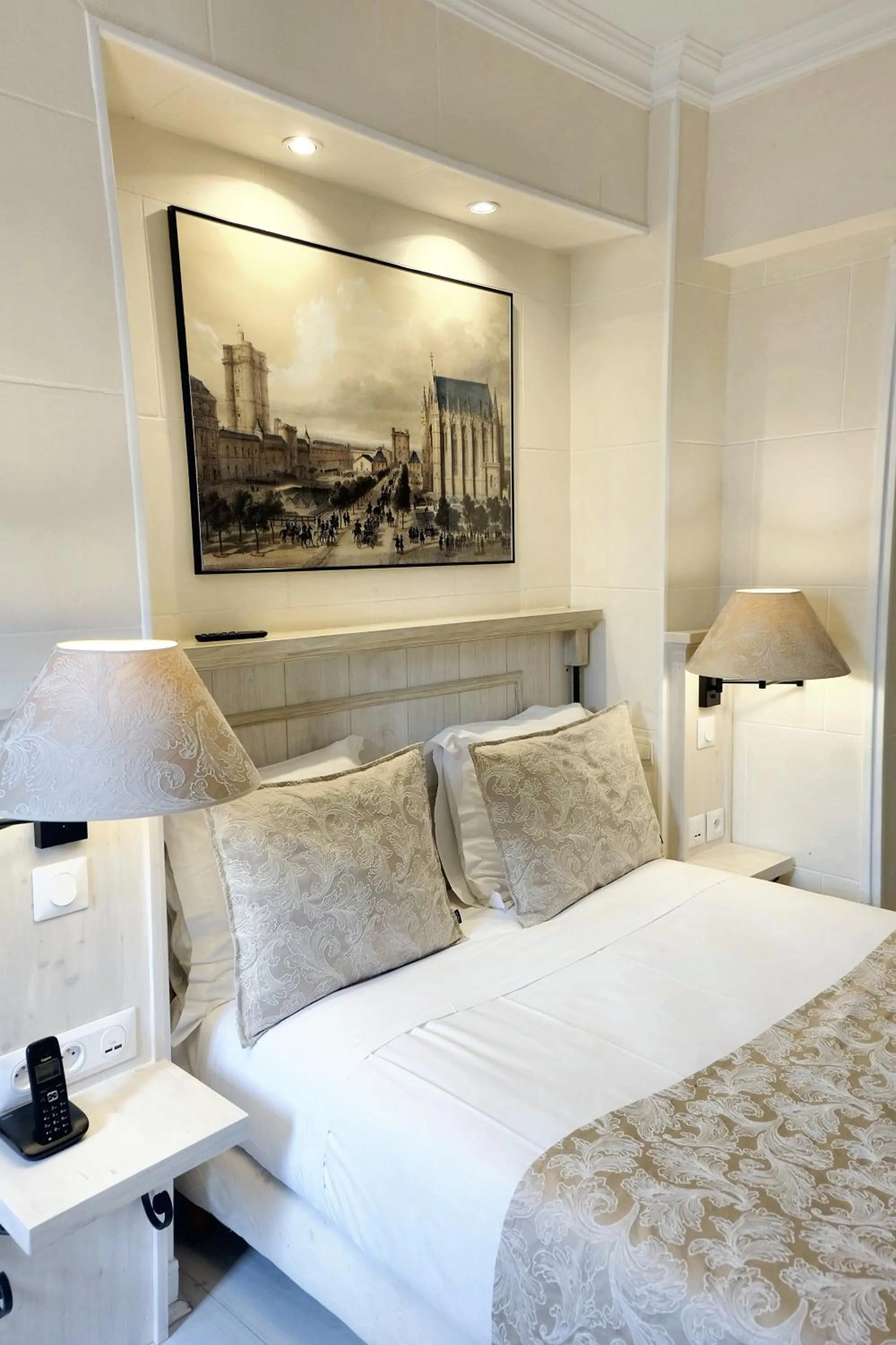 Bed in Hôtel du Château