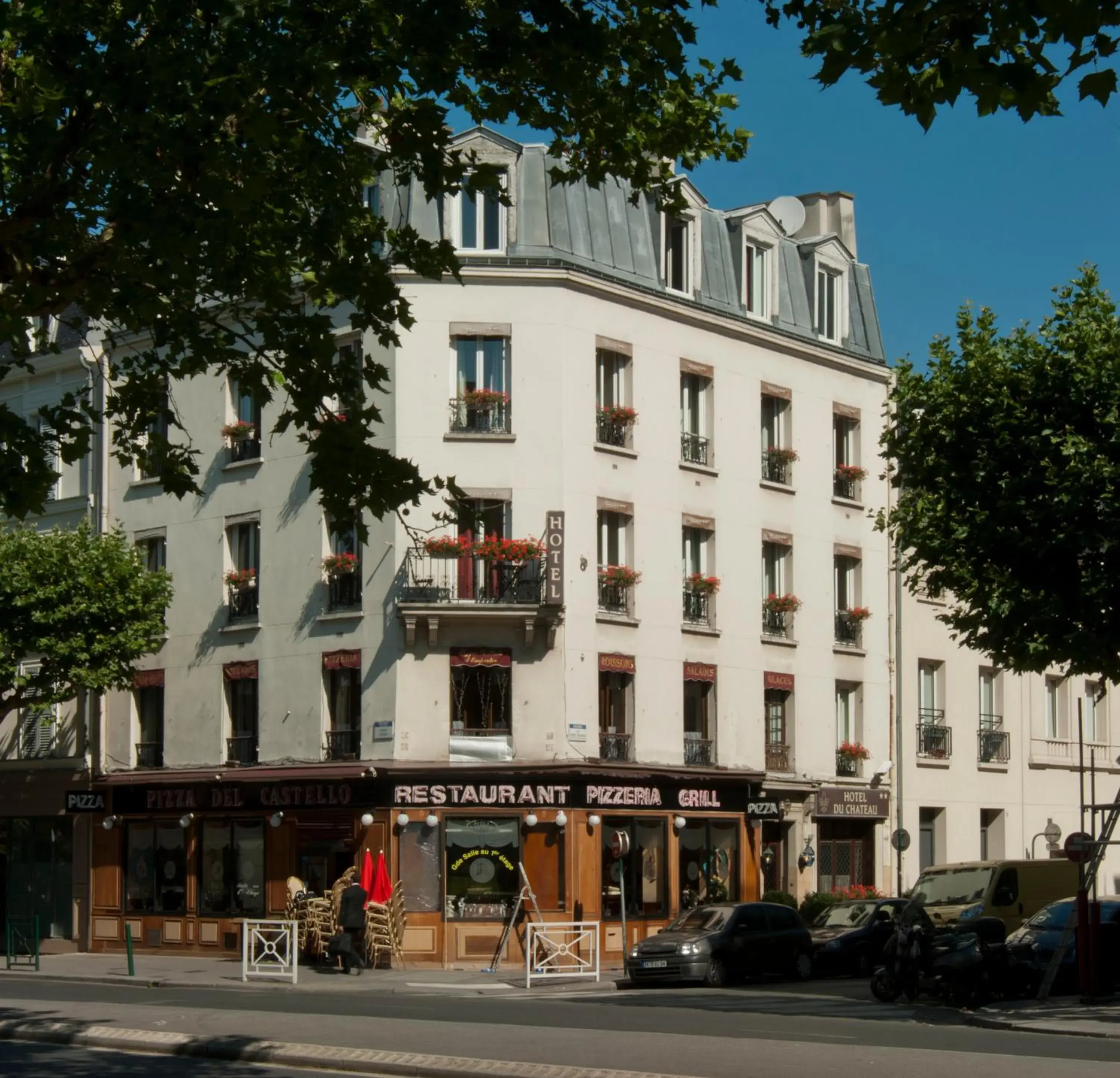 Facade/entrance, Property Building in Hôtel du Château