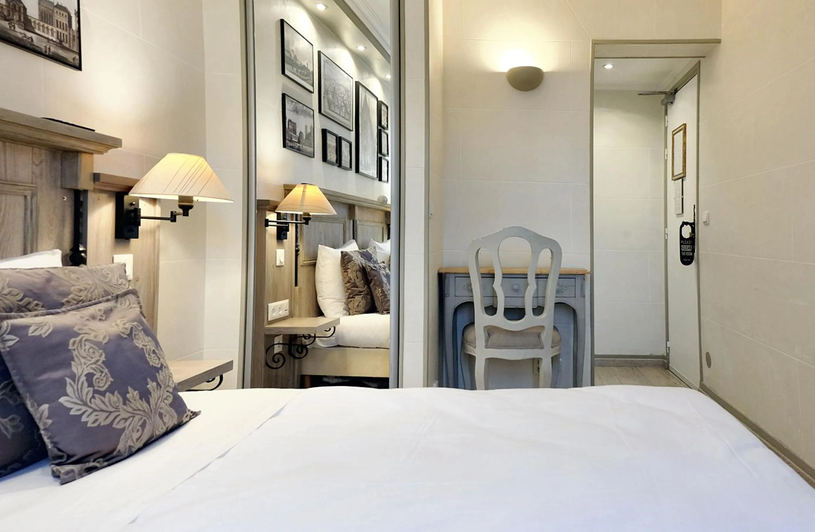 Bed in Hôtel du Château