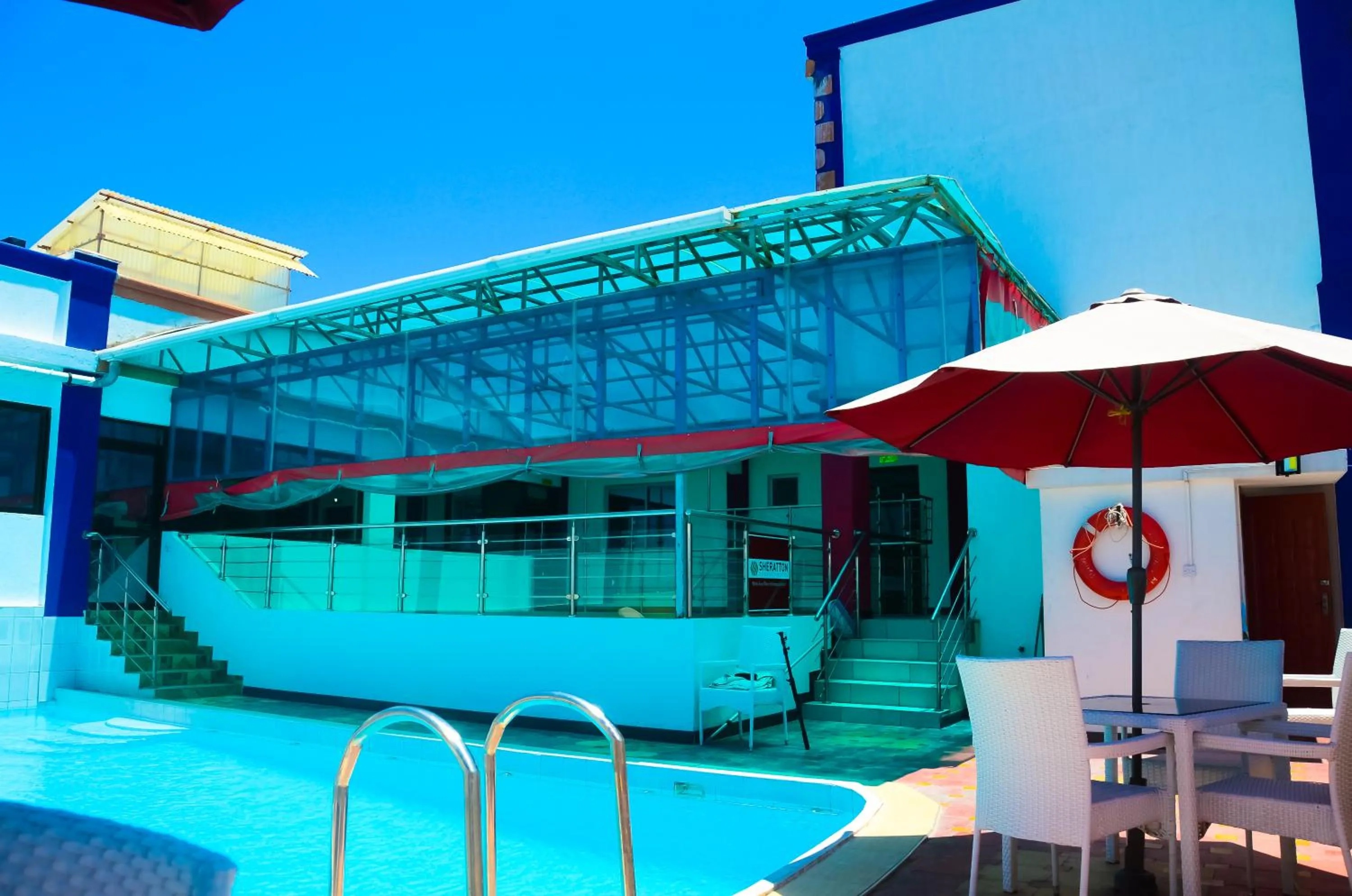 Swimming pool in Sheratton Regency Hotel