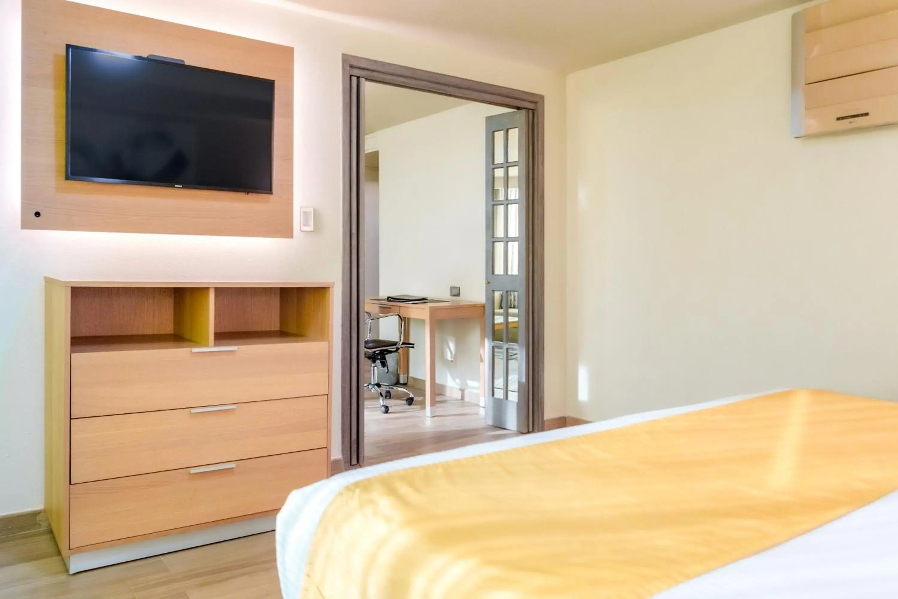 Photo of the whole room, Bed in La Joya Pachuca Photo of the whole room, Bed in La Joya Pachuca