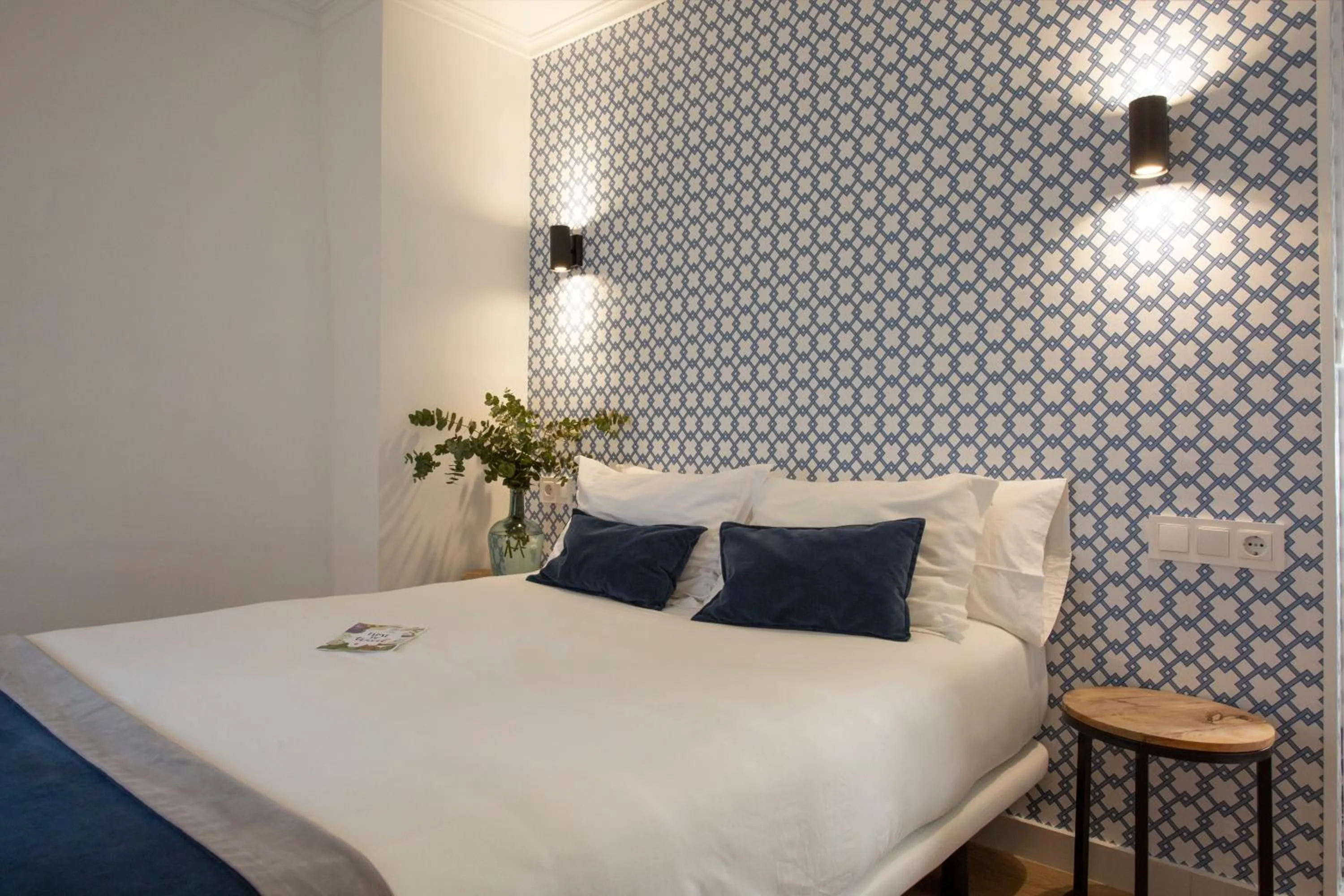 Bedroom, Bed in Savoy