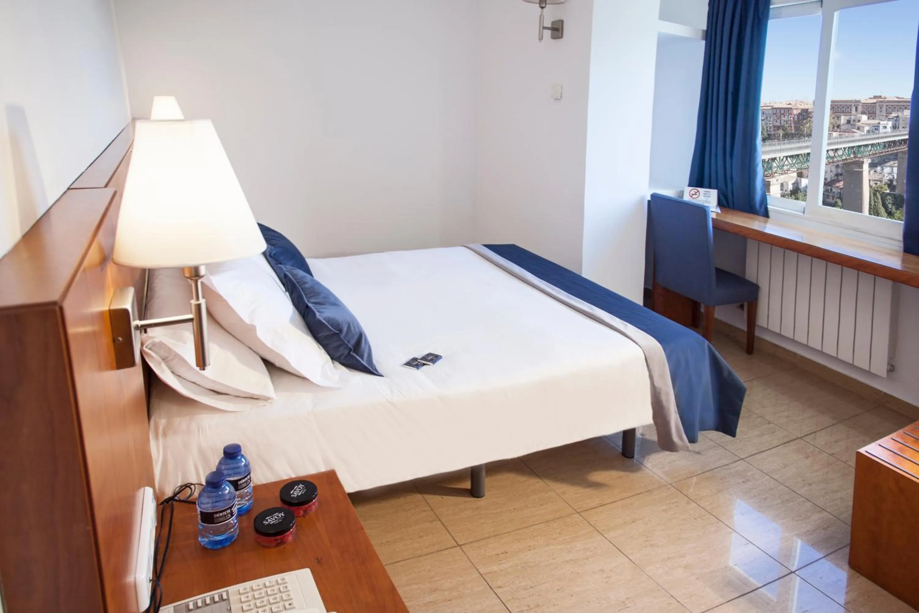 Photo of the whole room, Bed in Savoy