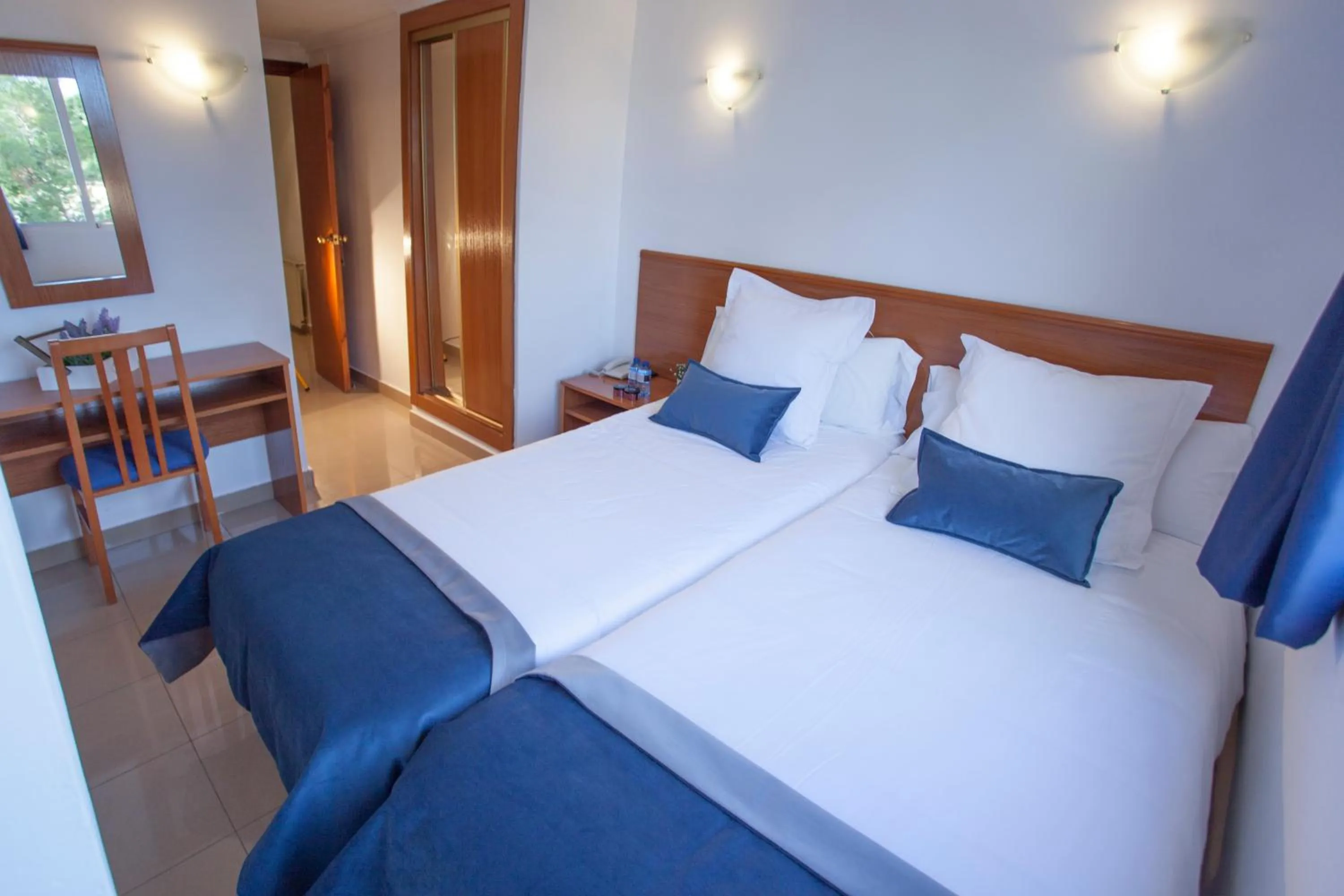 Bedroom, Bed in Savoy