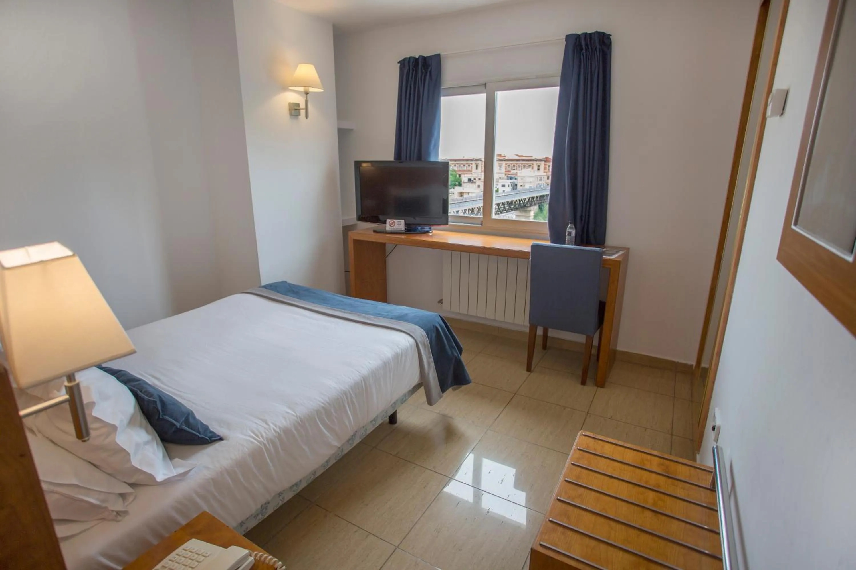 Garden view, Bed in Savoy