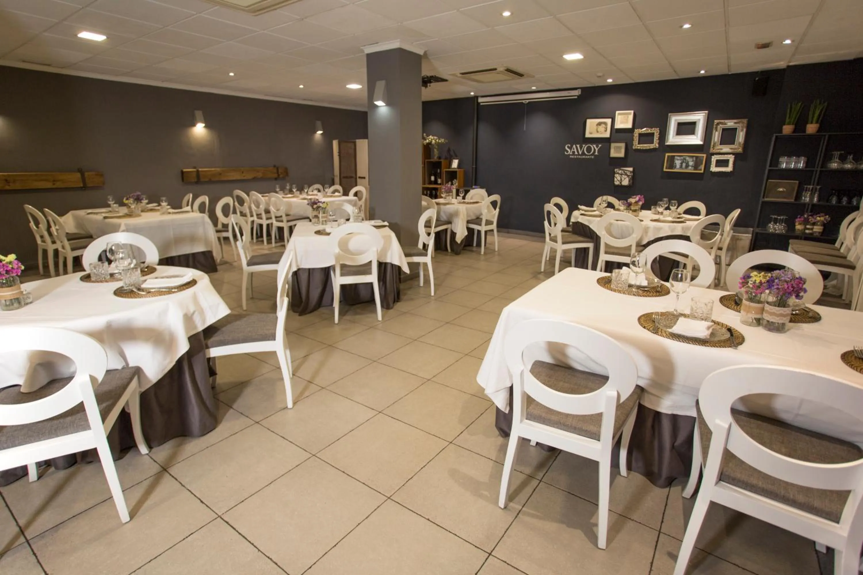 Restaurant/places to eat in Savoy