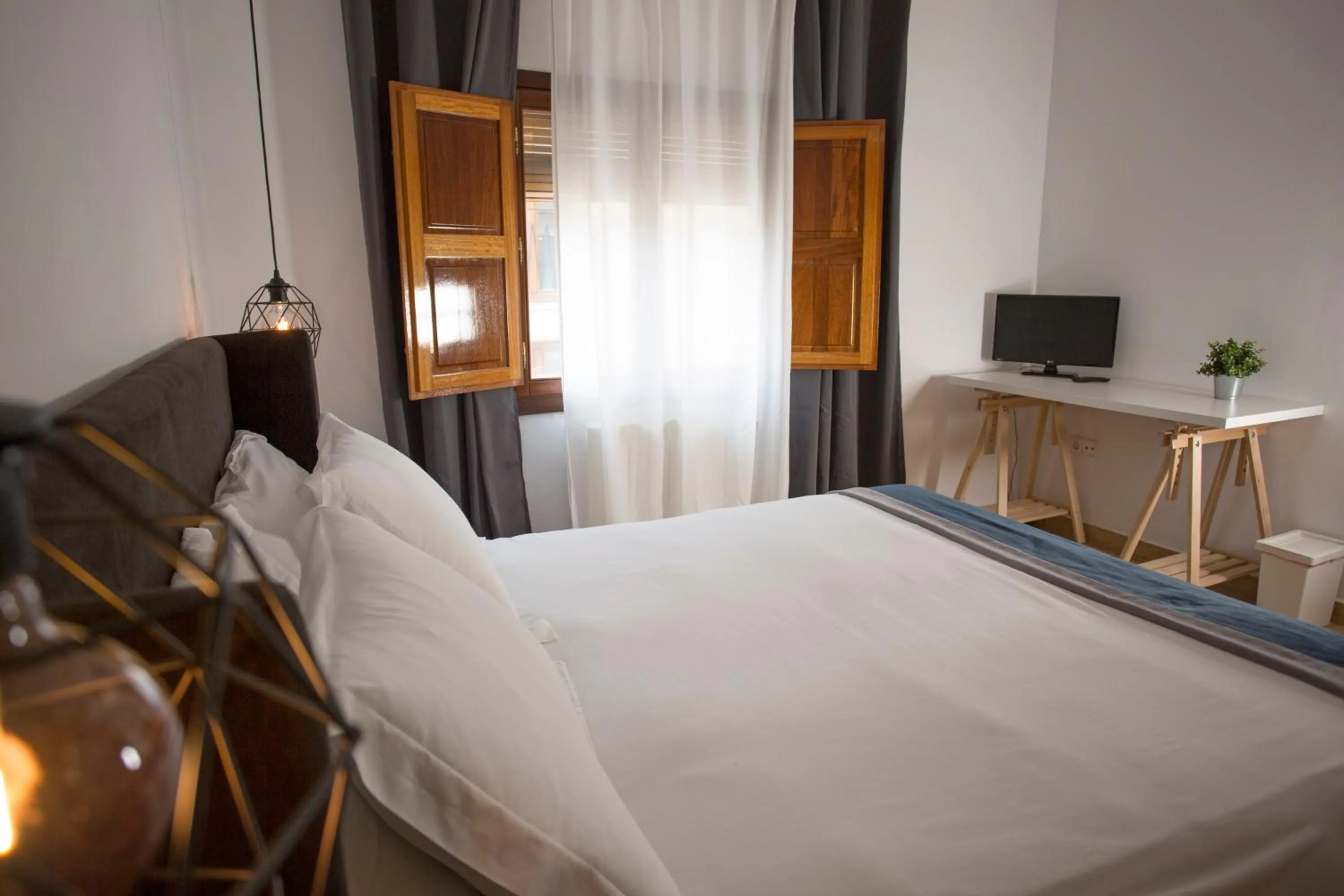 Photo of the whole room, Bed in Savoy