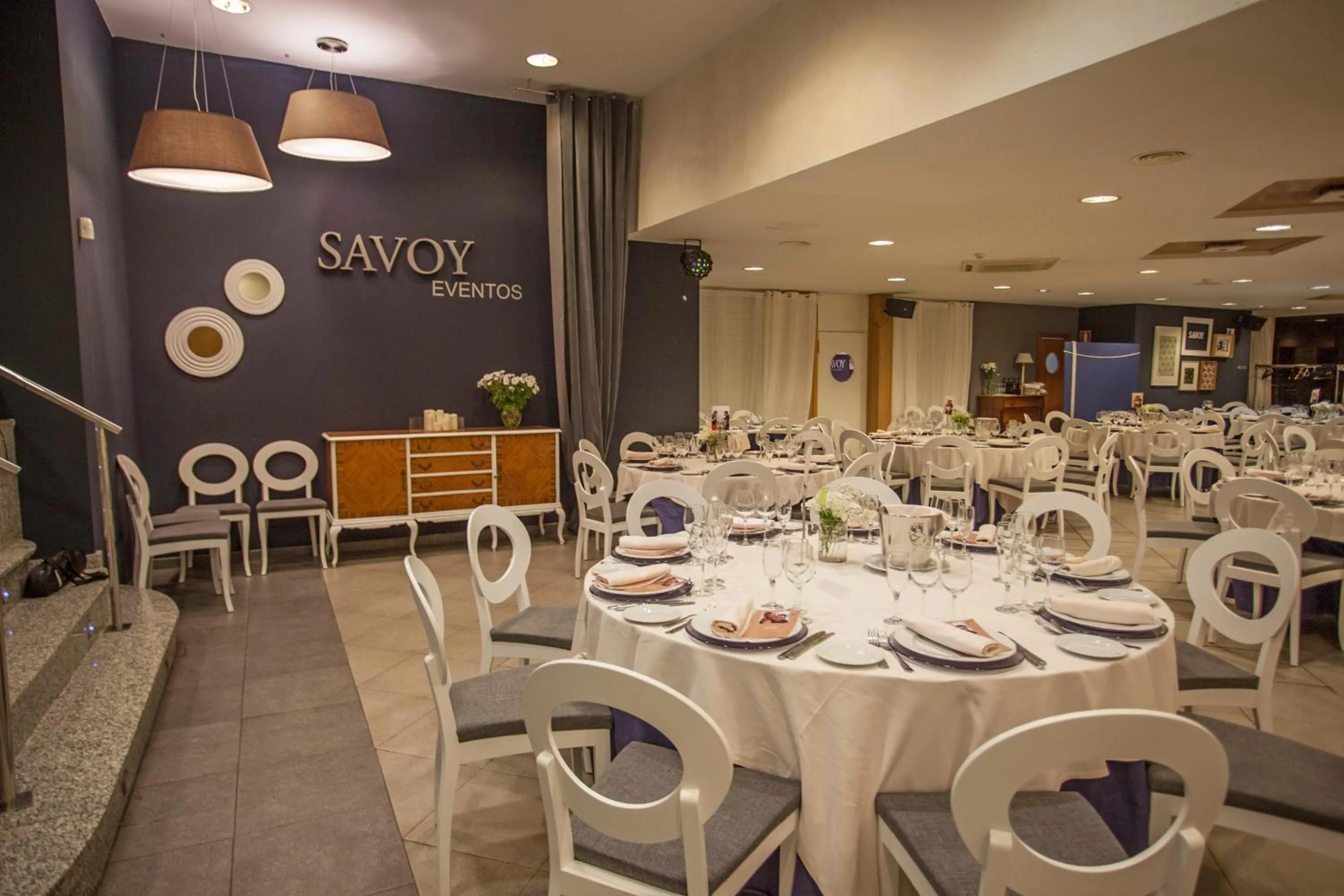 Business facilities in Savoy