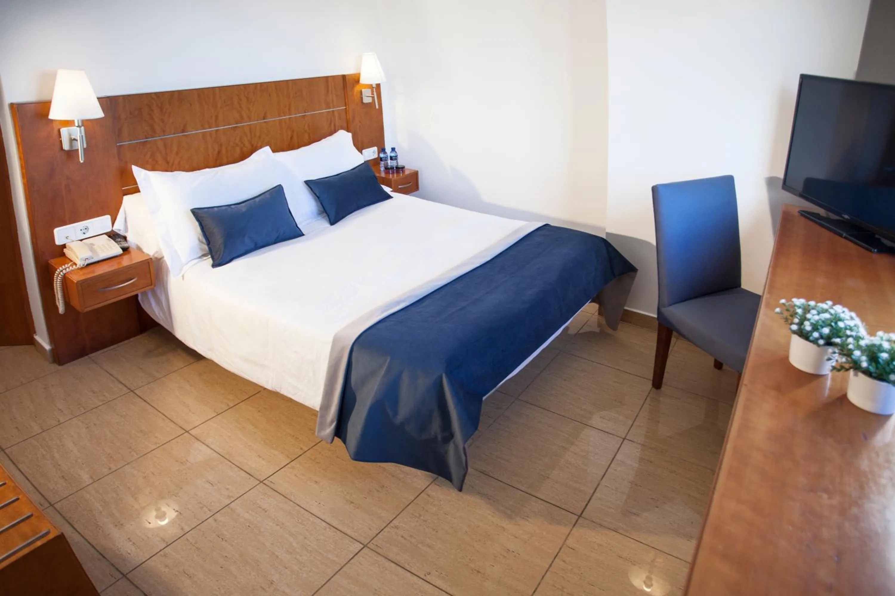 Photo of the whole room, Bed in Savoy