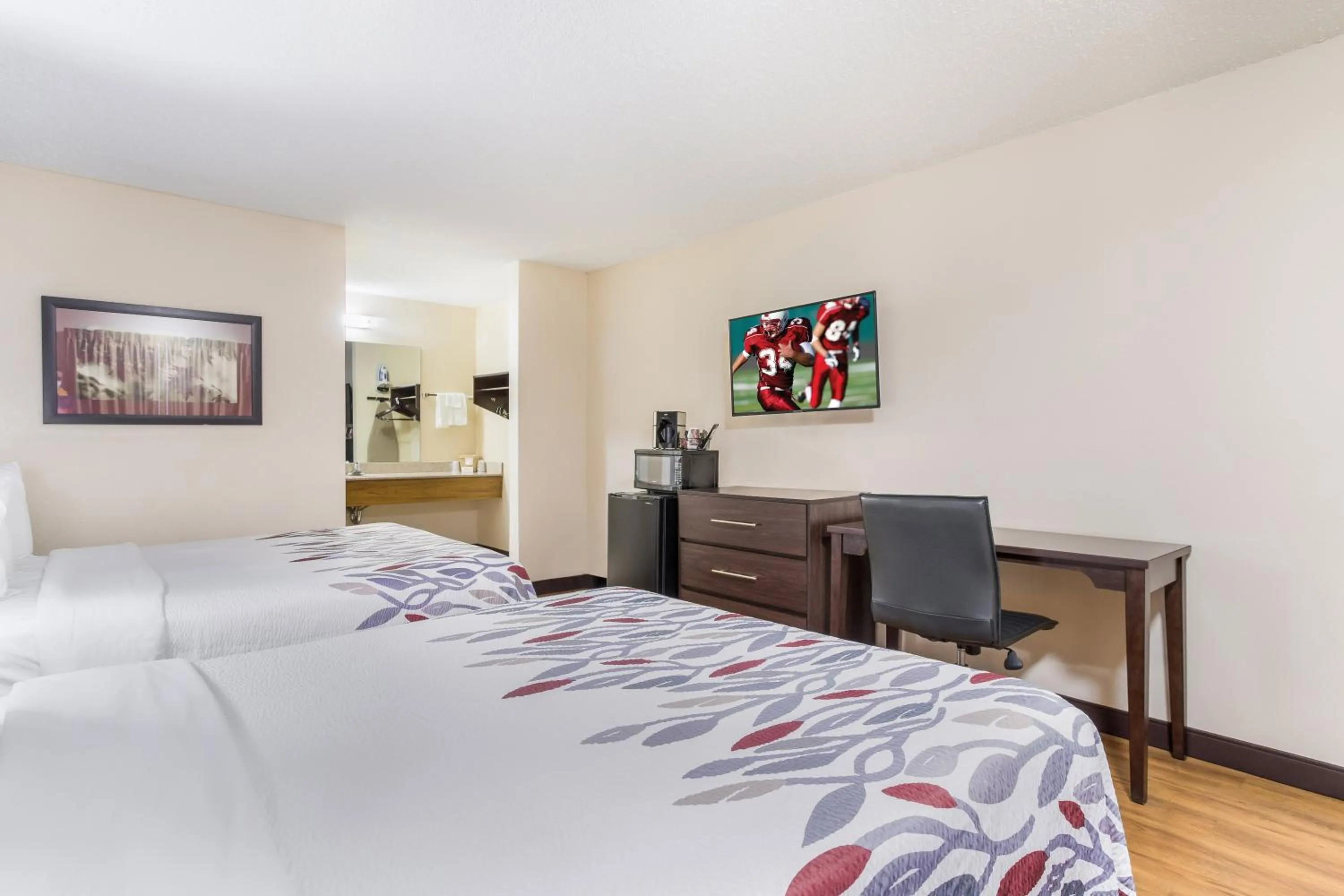 Bedroom, Bed in Red Roof Inn Albuquerque - Midtown