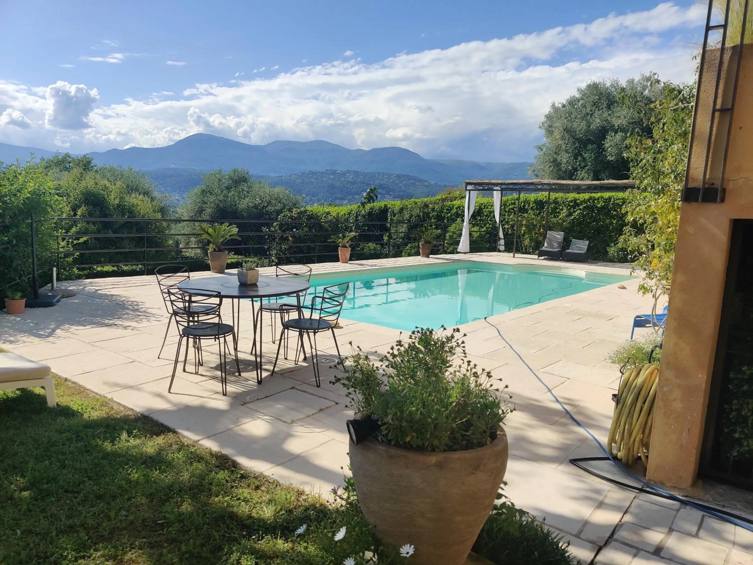 Les collines de St Paul