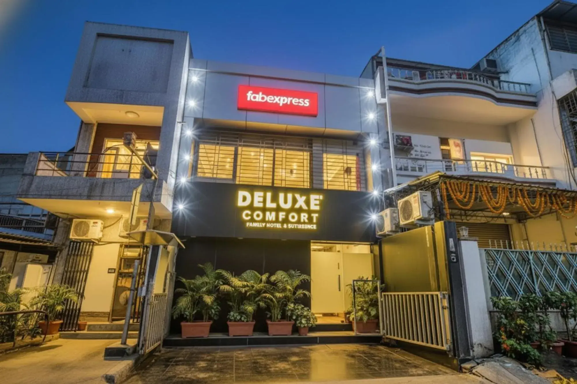 Facade/entrance in Via Deluxe Comfort - Nr Kokilaben Hospital Facade/entrance in Via Deluxe Comfort - Nr Kokilaben Hospital