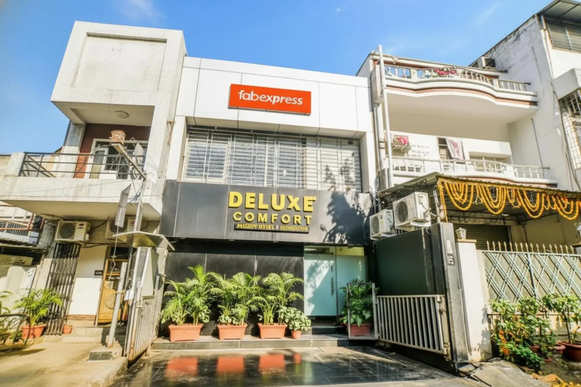 Facade/entrance in Via Deluxe Comfort - Nr Kokilaben Hospital Facade/entrance in Via Deluxe Comfort - Nr Kokilaben Hospital