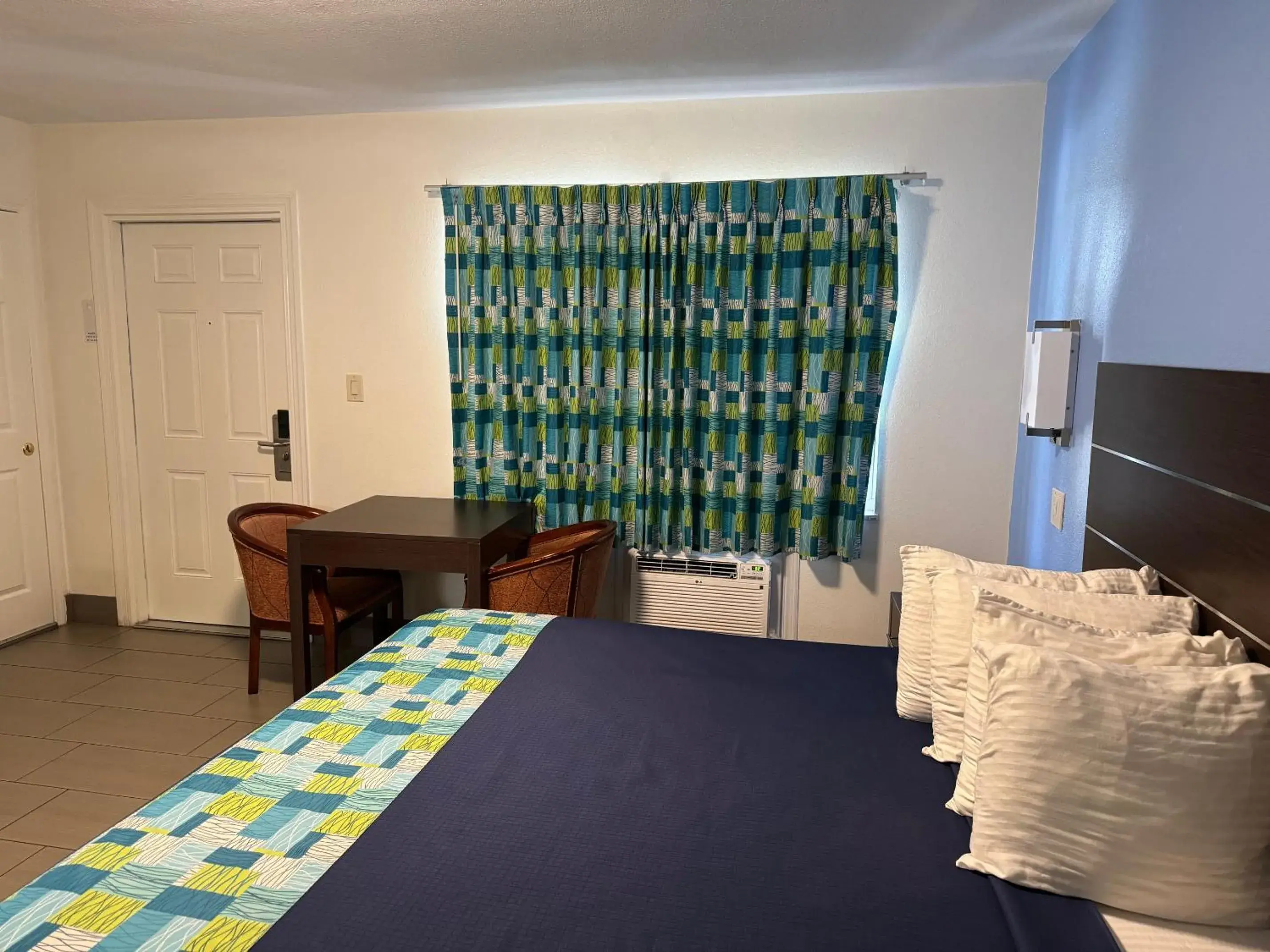 Bed in American Inn Punta Gorda Bed in American Inn Punta Gorda