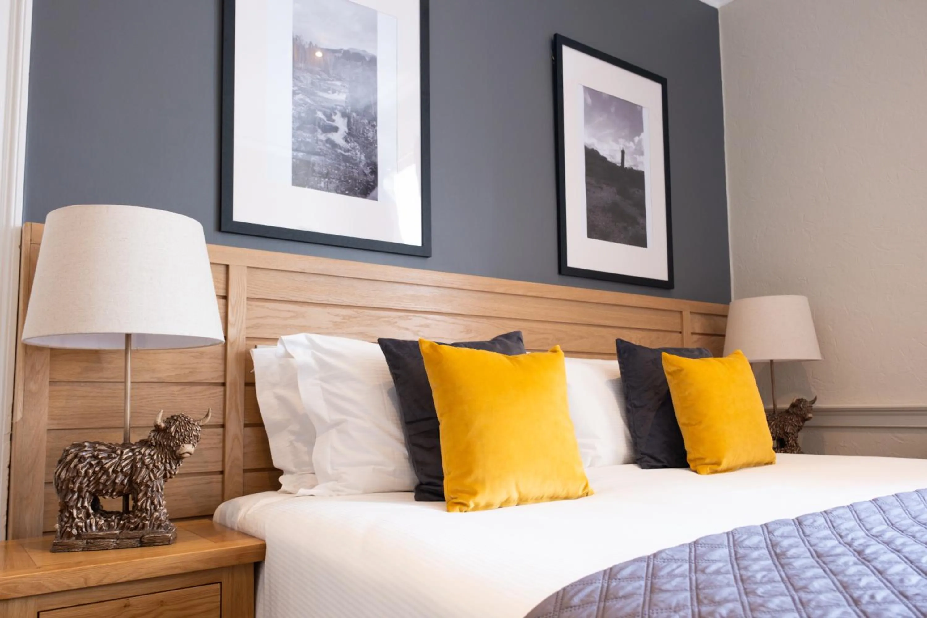 Bed in Glen Mhor Hotel at Uile-bheist 'Brewstillery'