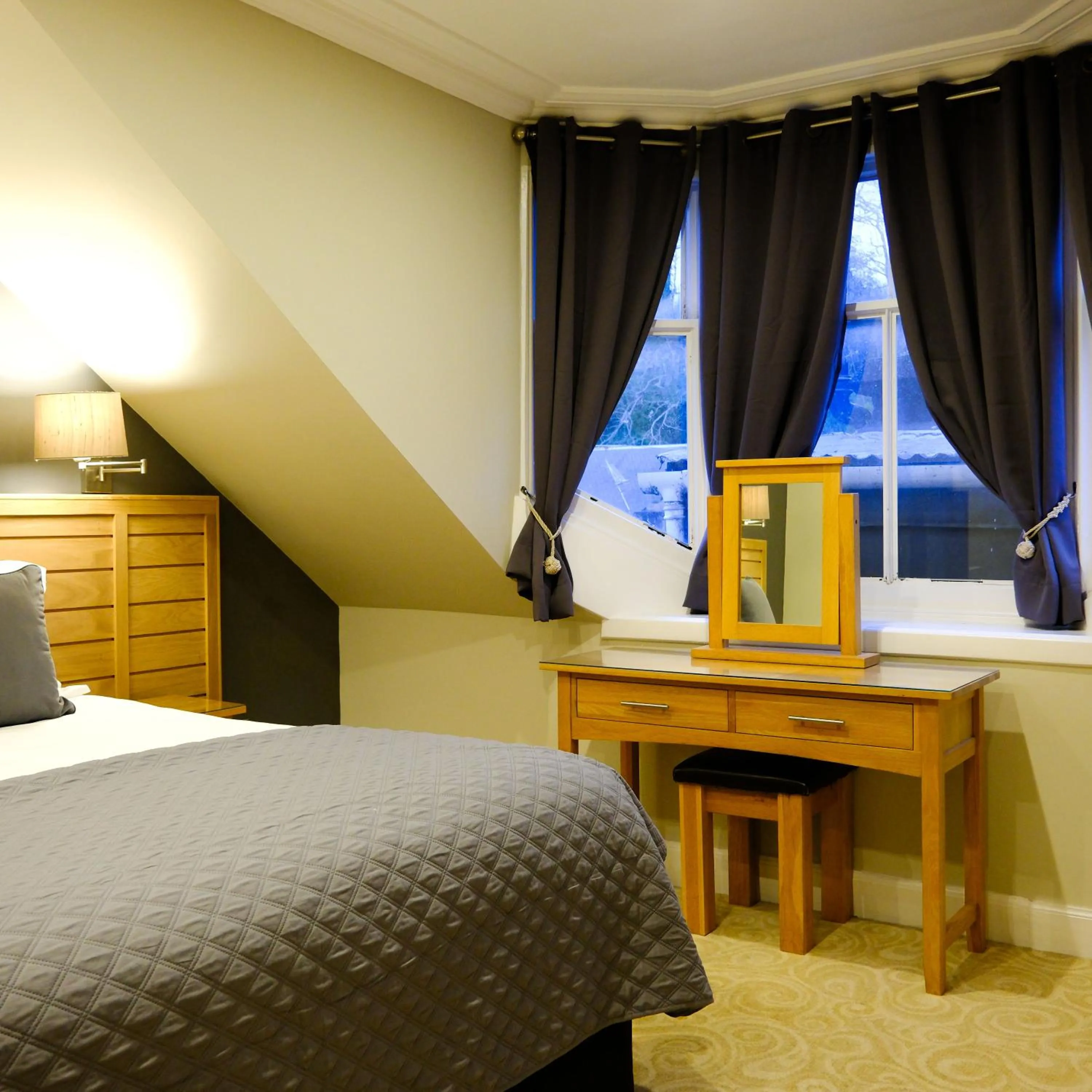 Bed in Glen Mhor Hotel at Uile-bheist 'Brewstillery'