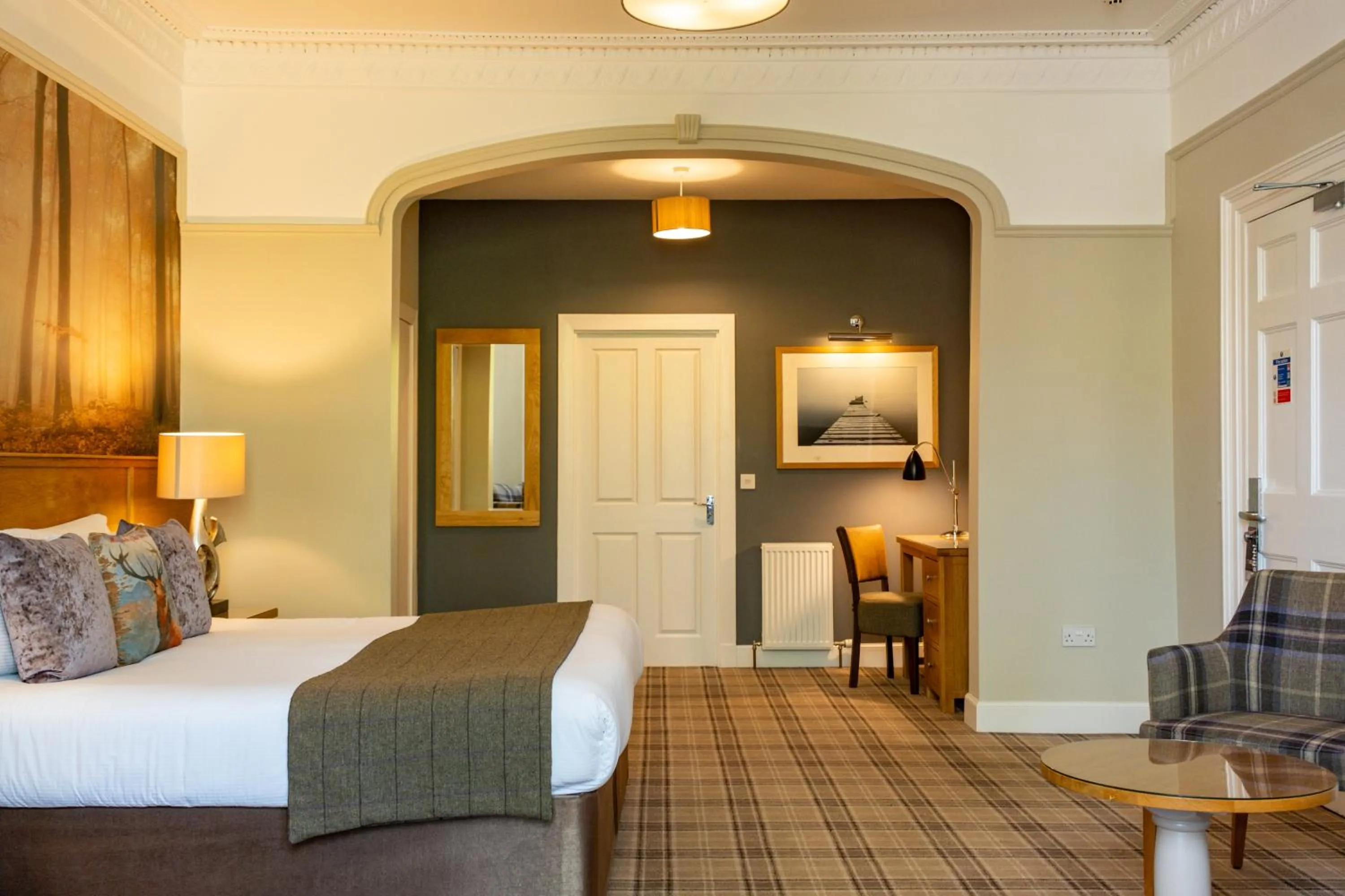 Photo of the whole room, Bed in Glen Mhor Hotel at Uile-bheist 'Brewstillery'