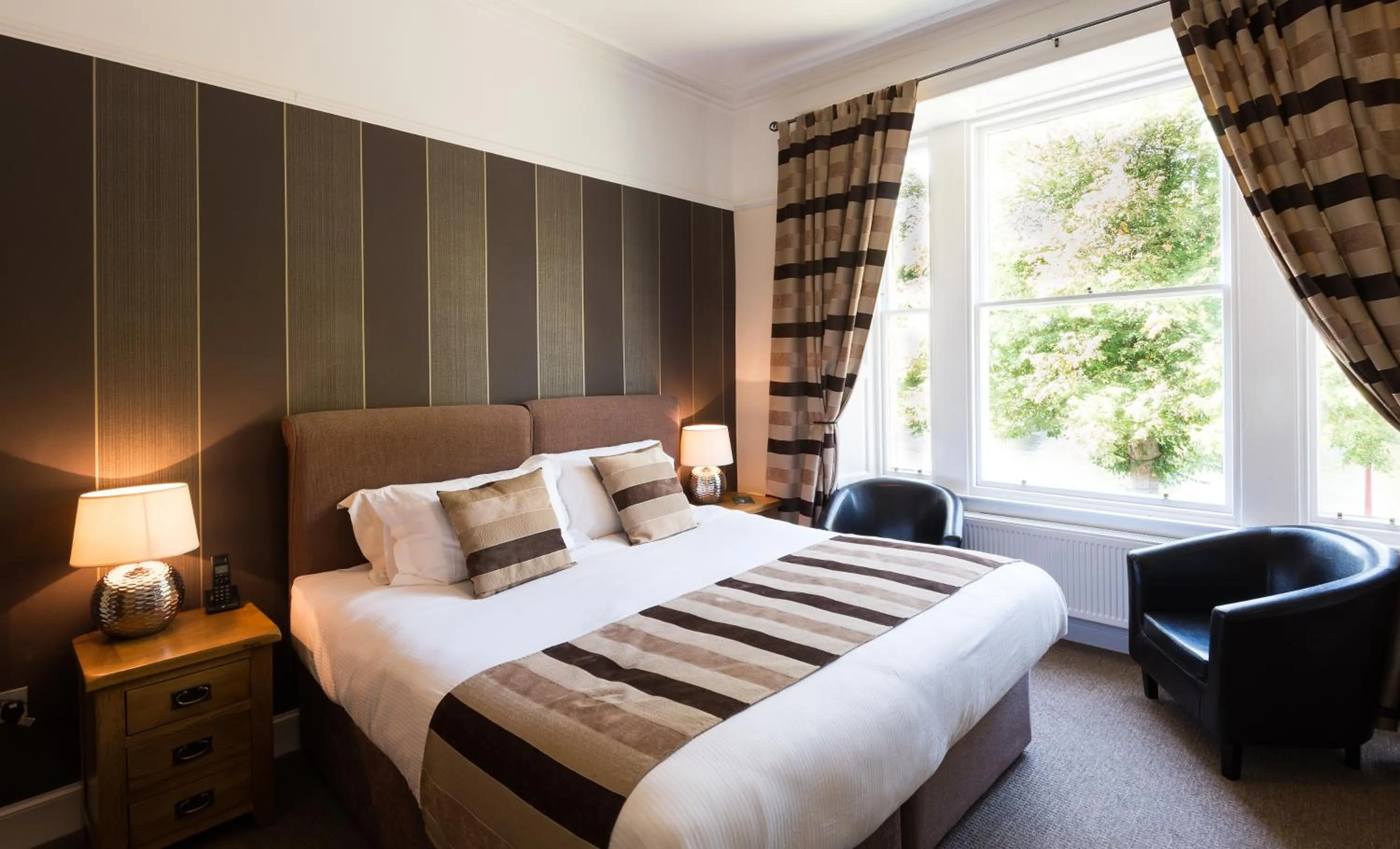 Bedroom, Bed in Glen Mhor Hotel at Uile-bheist 'Brewstillery'