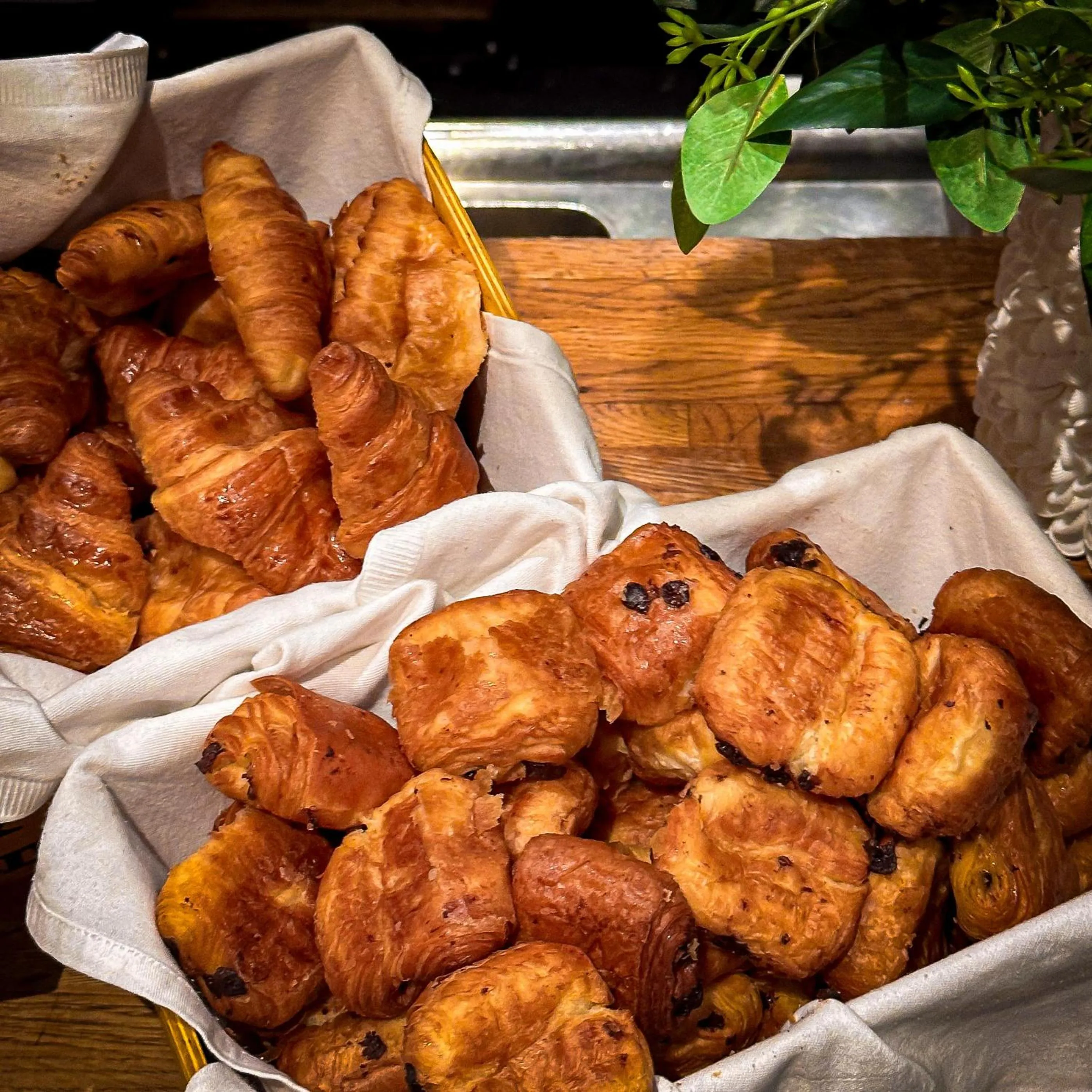 Breakfast in Glen Mhor Hotel at Uile-bheist 'Brewstillery'