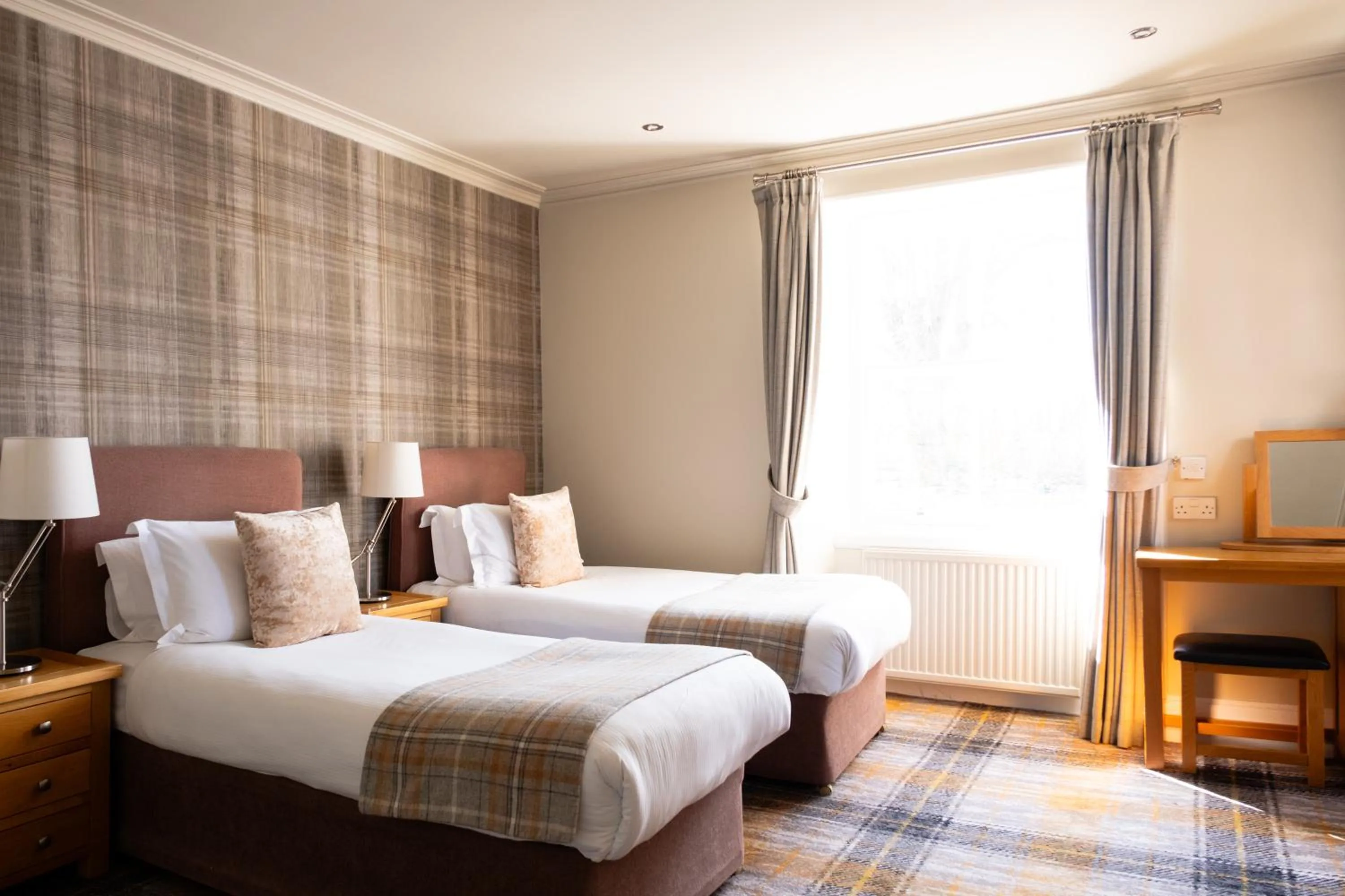 Bed in Glen Mhor Hotel at Uile-bheist 'Brewstillery'