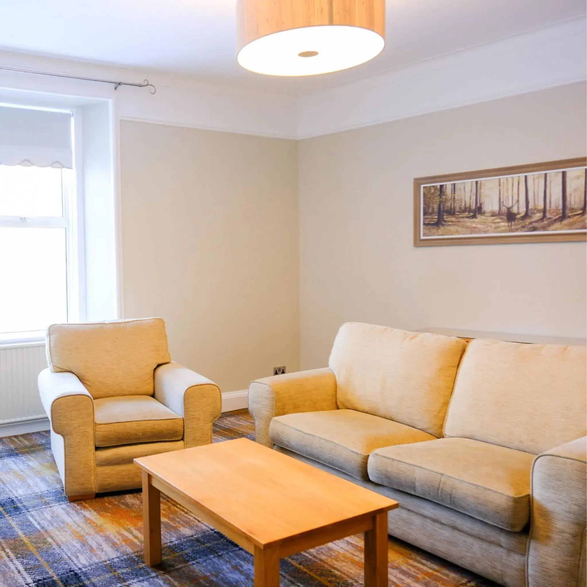 Living room in Glen Mhor Hotel at Uile-bheist 'Brewstillery' Living room in Glen Mhor Hotel at Uile-bheist 'Brewstillery'