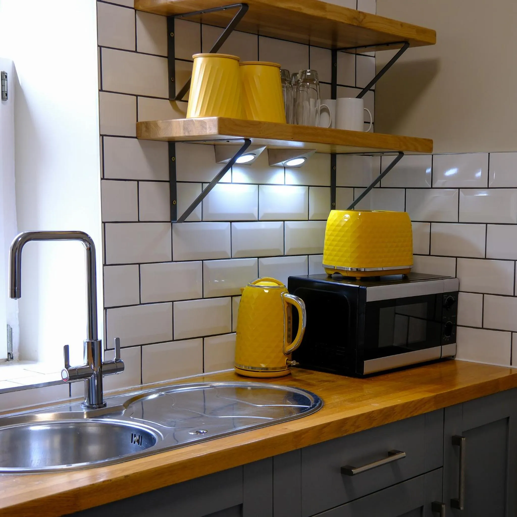 Coffee/tea facilities in Glen Mhor Hotel at Uile-bheist 'Brewstillery'