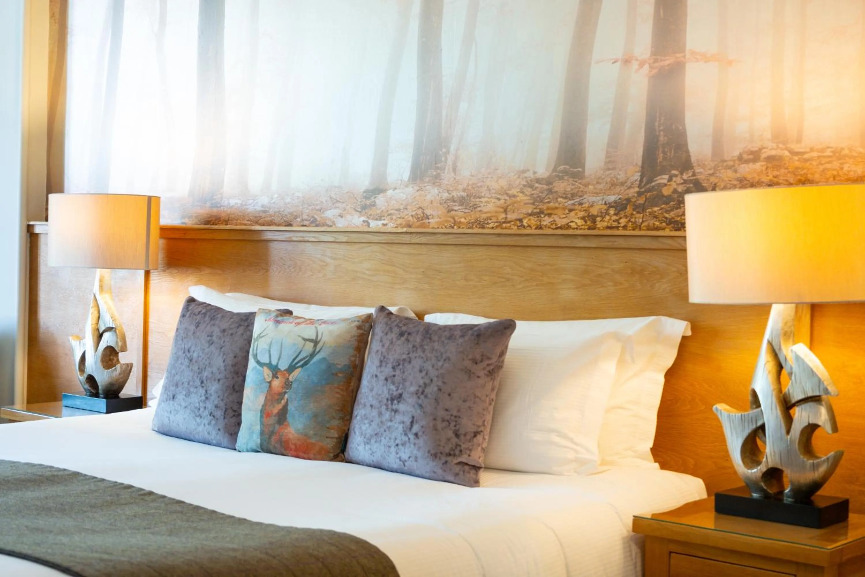 Bed in Glen Mhor Hotel at Uile-bheist 'Brewstillery'