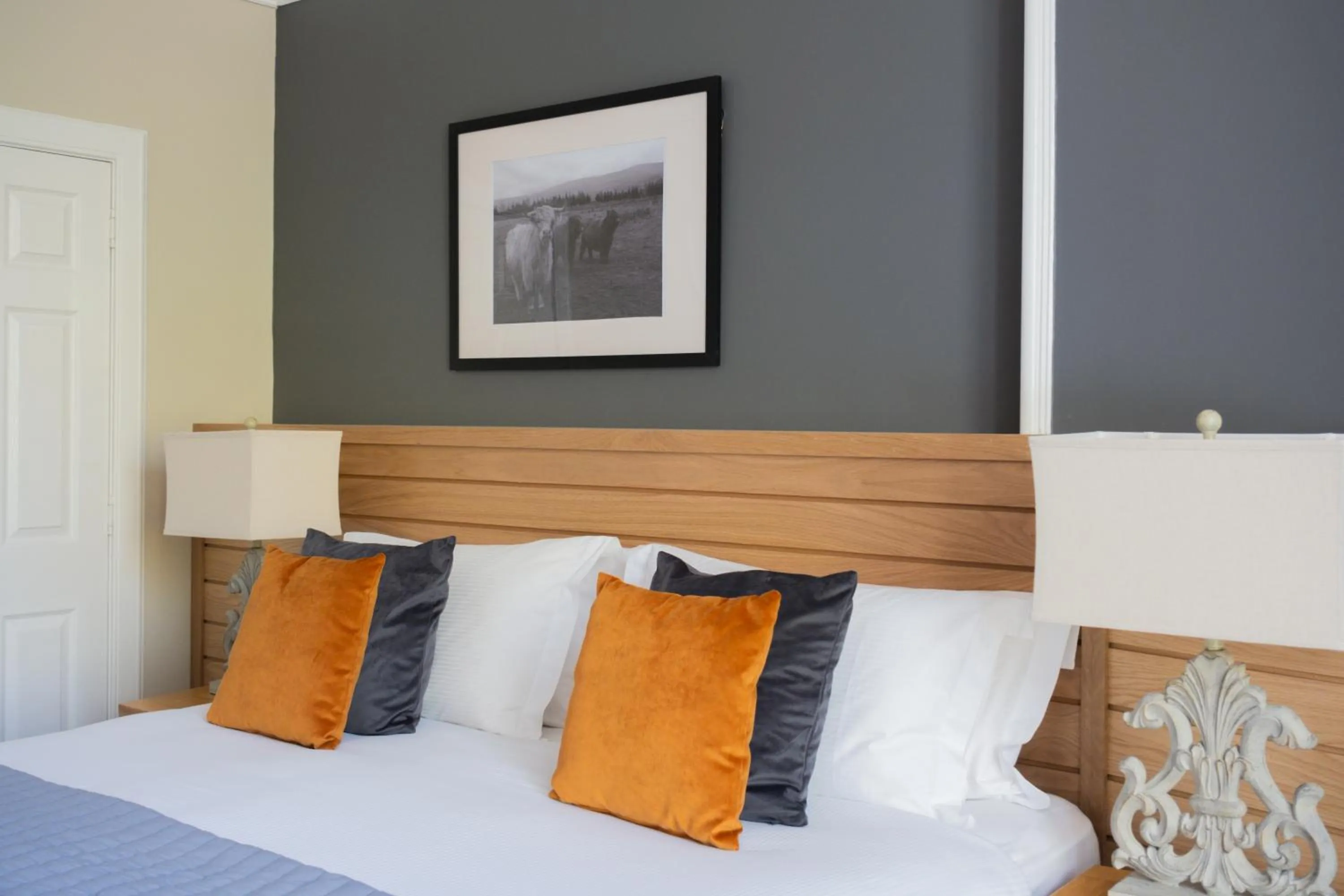 Bed in Glen Mhor Hotel at Uile-bheist 'Brewstillery'