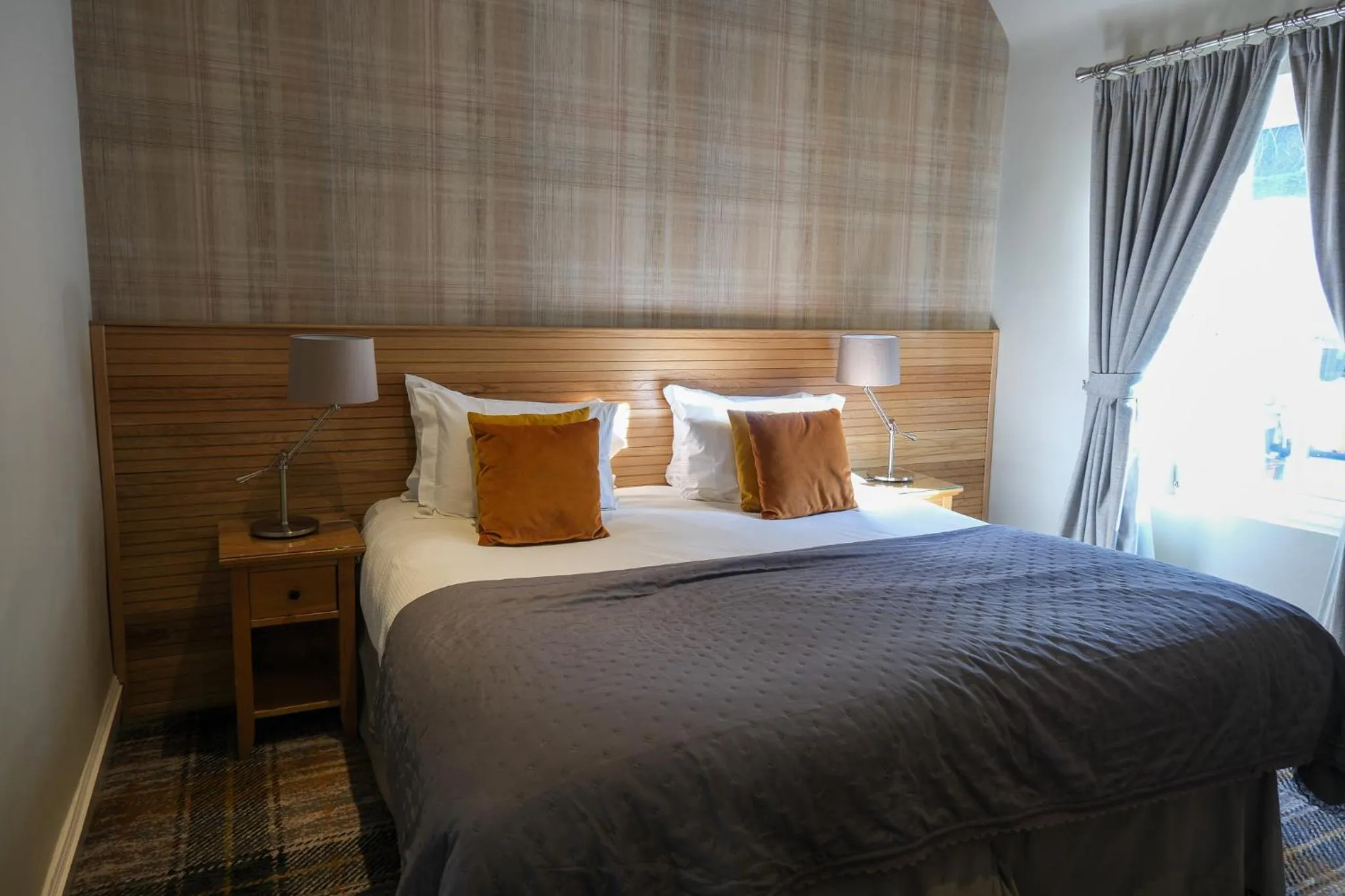 Bed in Glen Mhor Hotel at Uile-bheist 'Brewstillery'