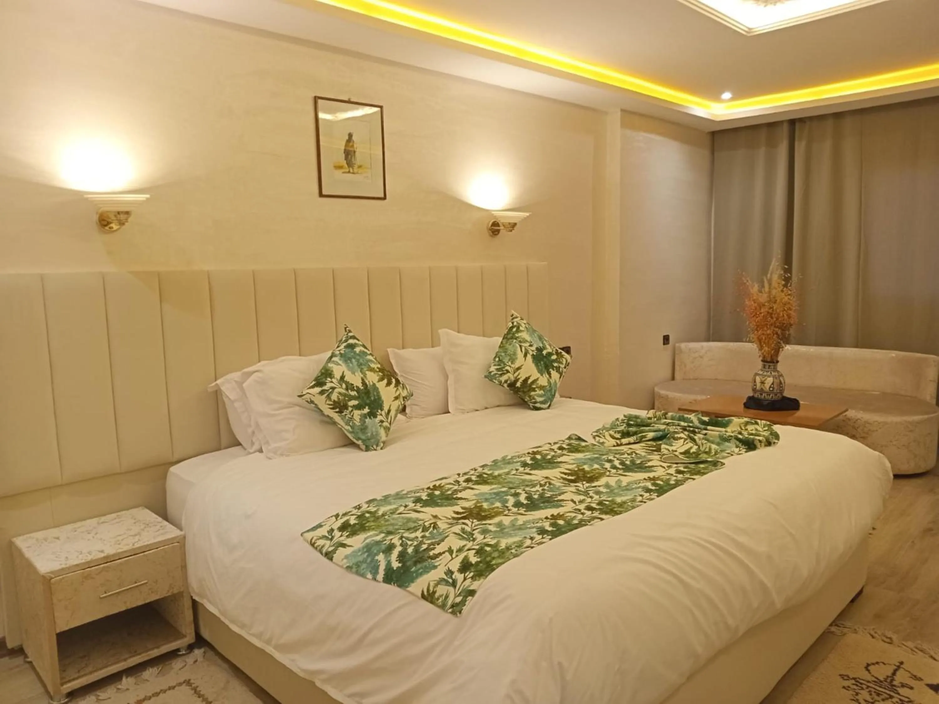 Photo of the whole room, Bed in Erfoud Palace