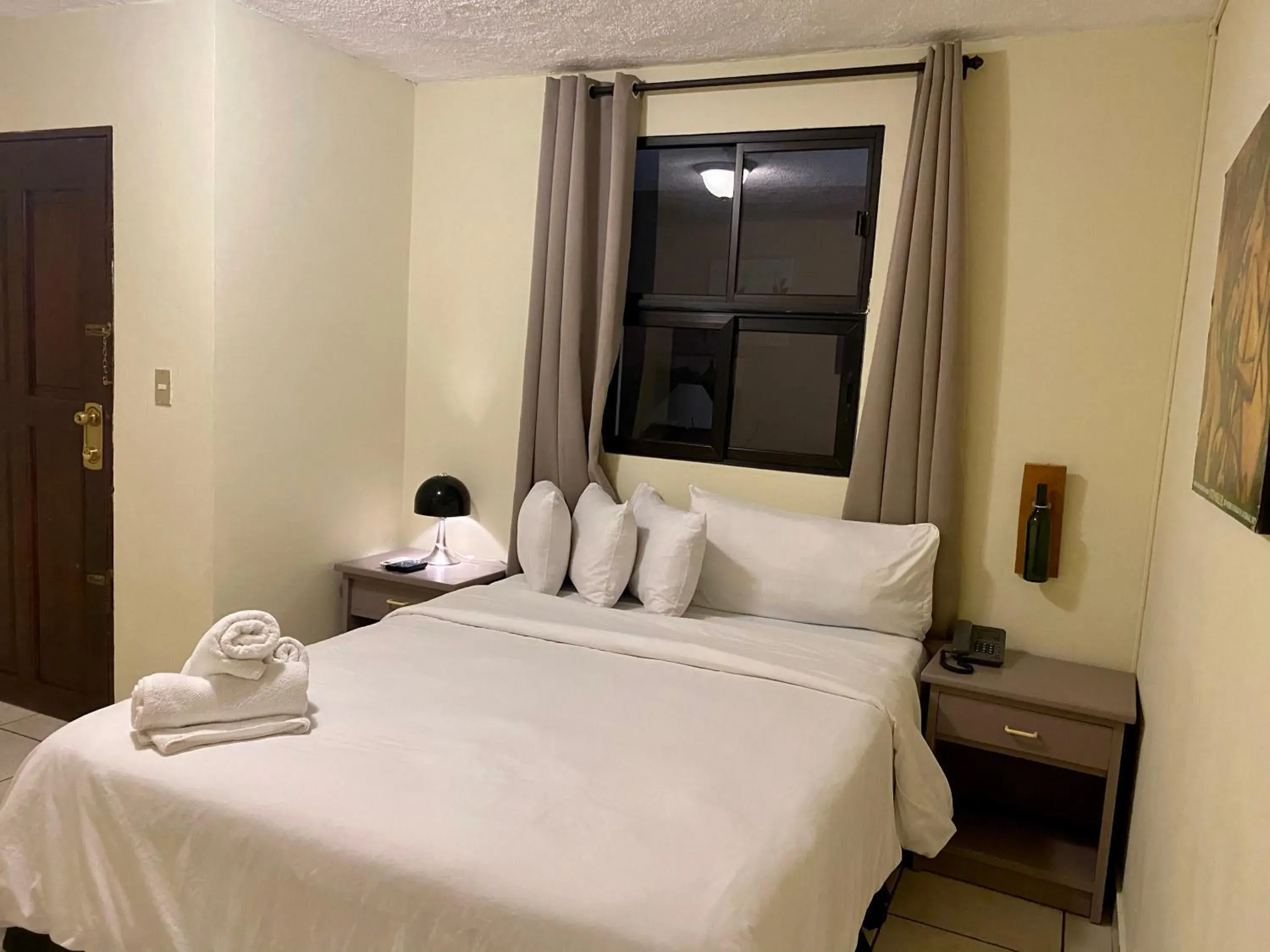 Bed in Morrison Hotel San Salvador Bed in Morrison Hotel San Salvador