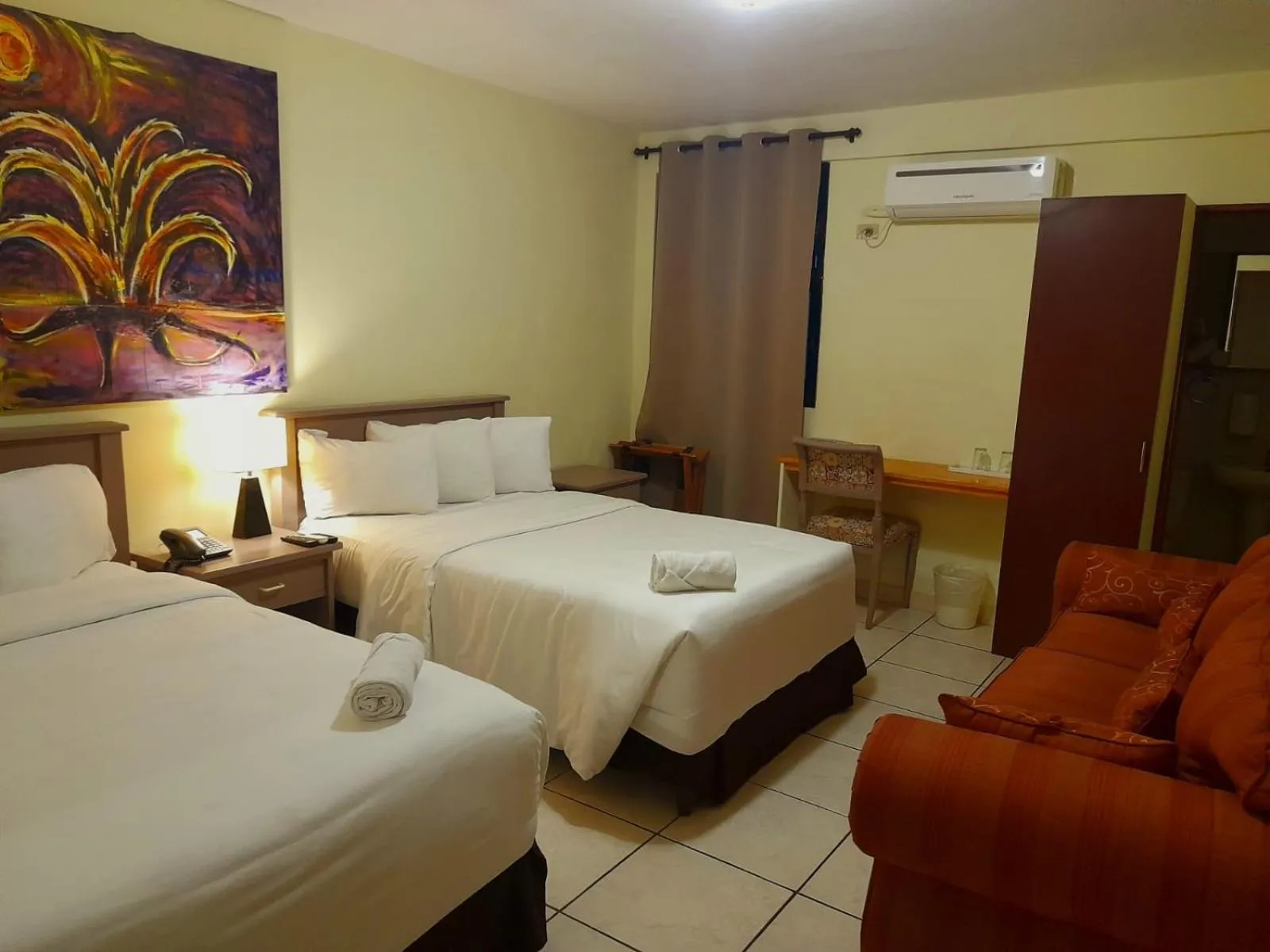 Bed in Morrison Hotel San Salvador