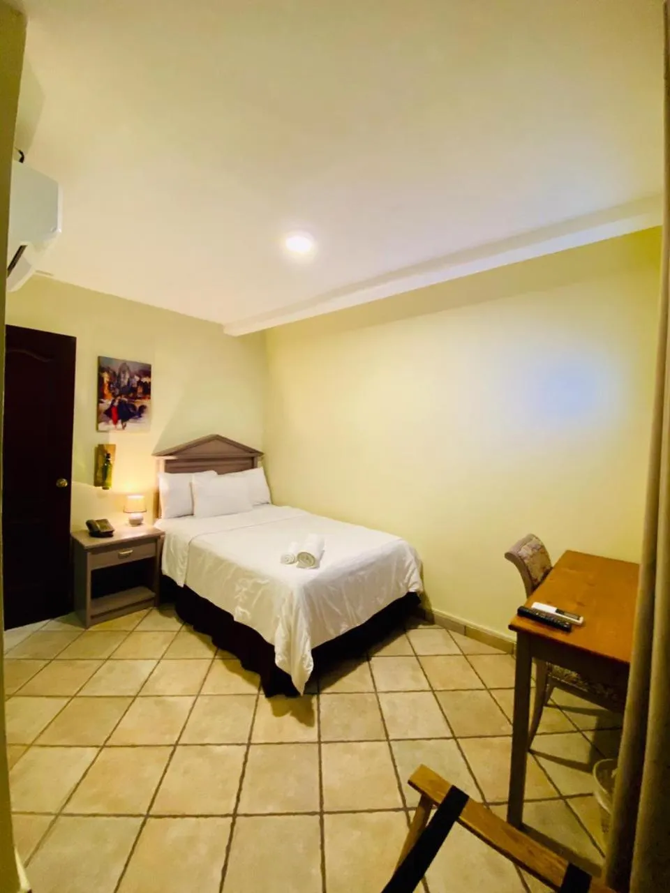 Photo of the whole room, Bed in Morrison Hotel San Salvador