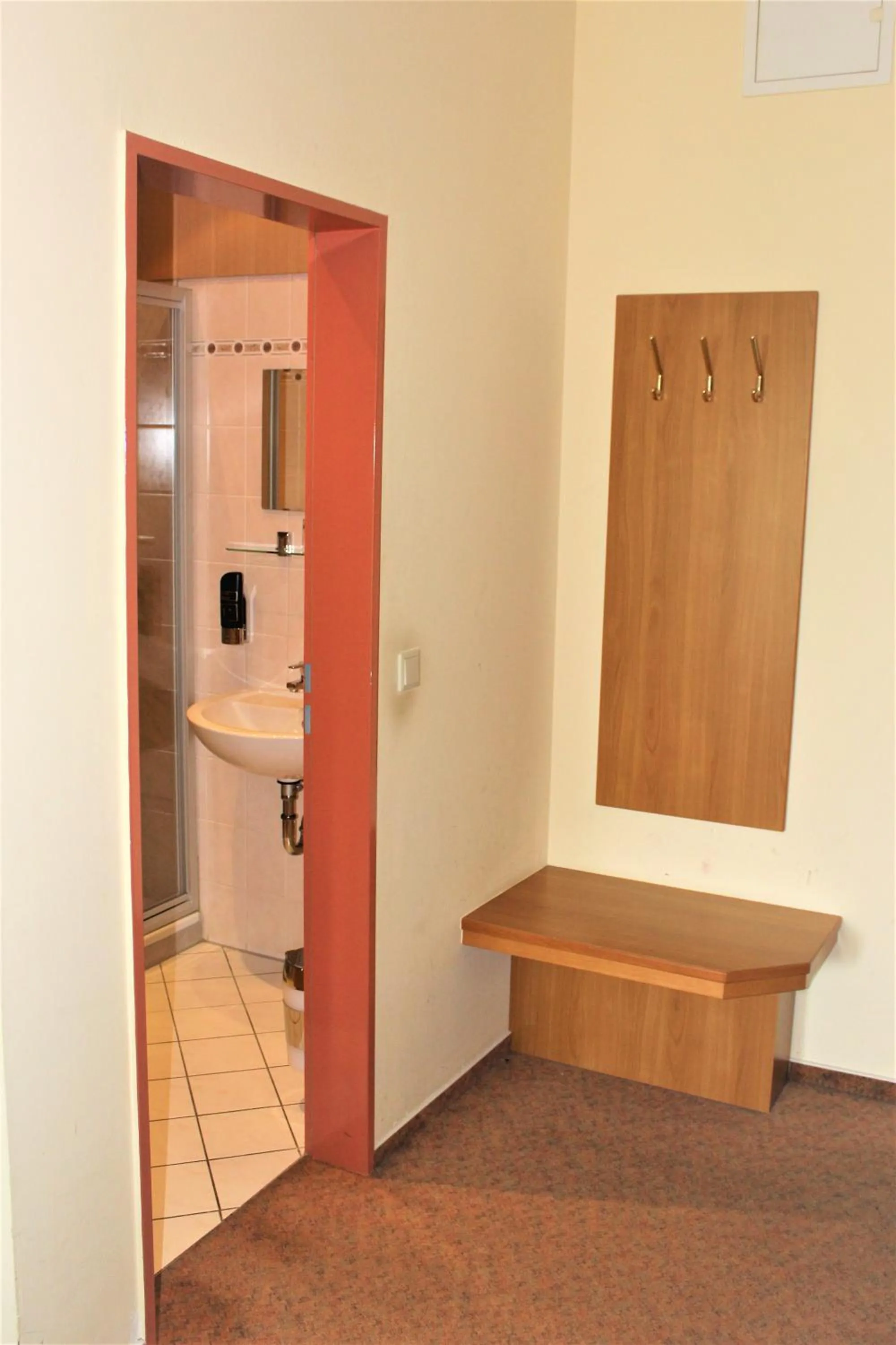 Bathroom in Hotel Alsterquelle 24h Check-in, Free Parking and WiFi