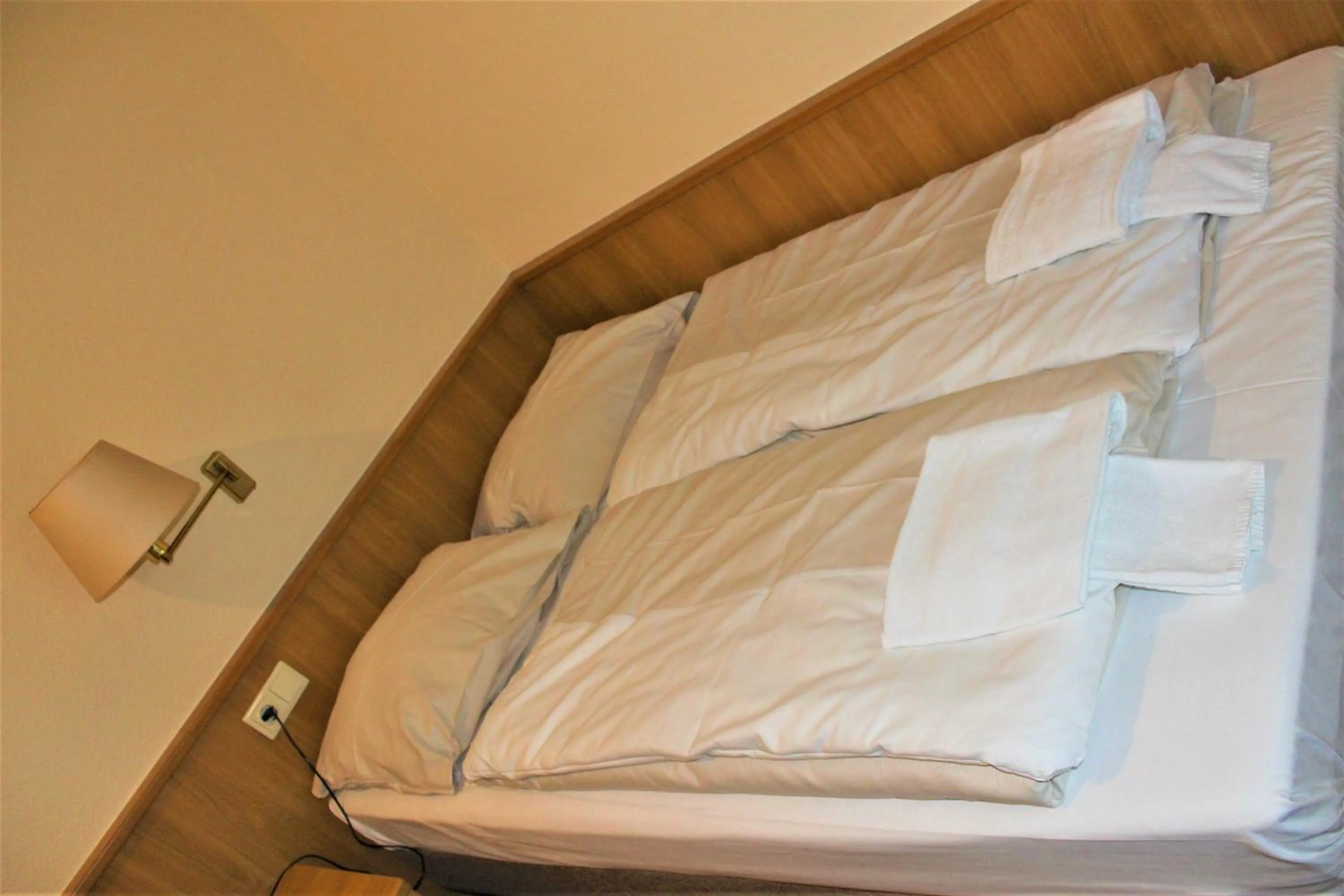 Bed in Hotel Alsterquelle 24h Check-in, Free Parking and WiFi