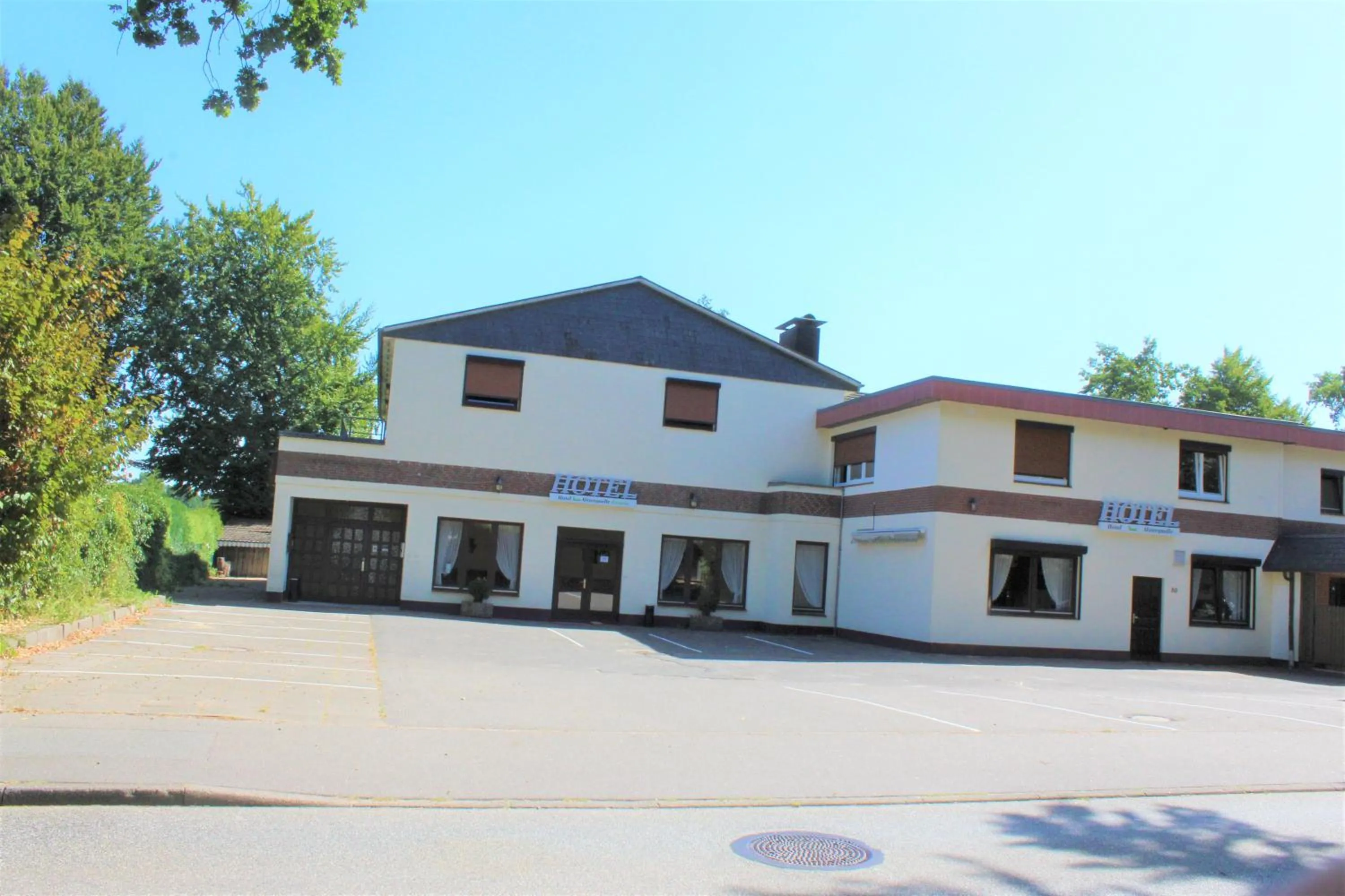 Property building in Hotel Alsterquelle 24h Check-in, Free Parking and WiFi