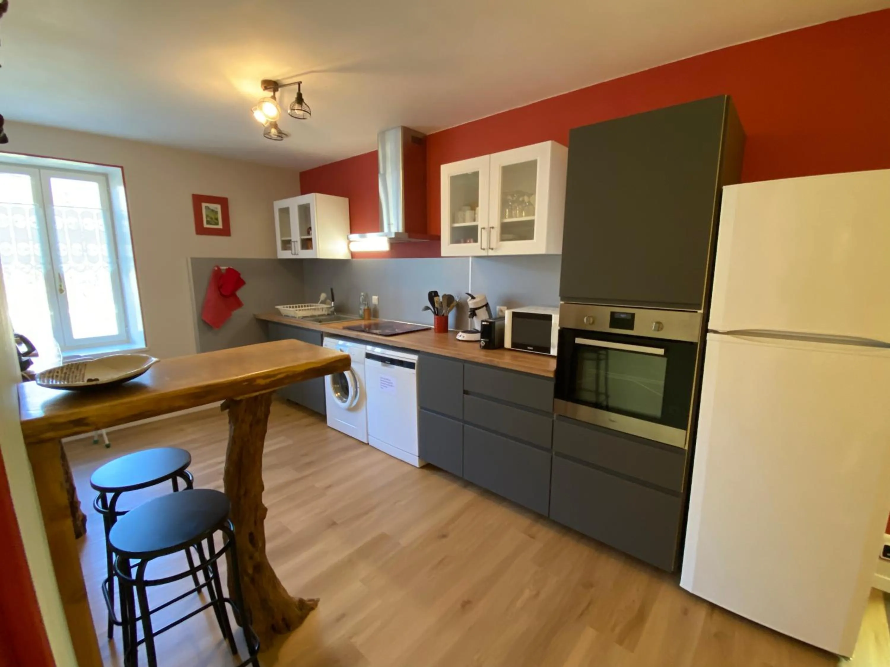 Kitchen or kitchenette in La grande marmite du lac de Vouglans