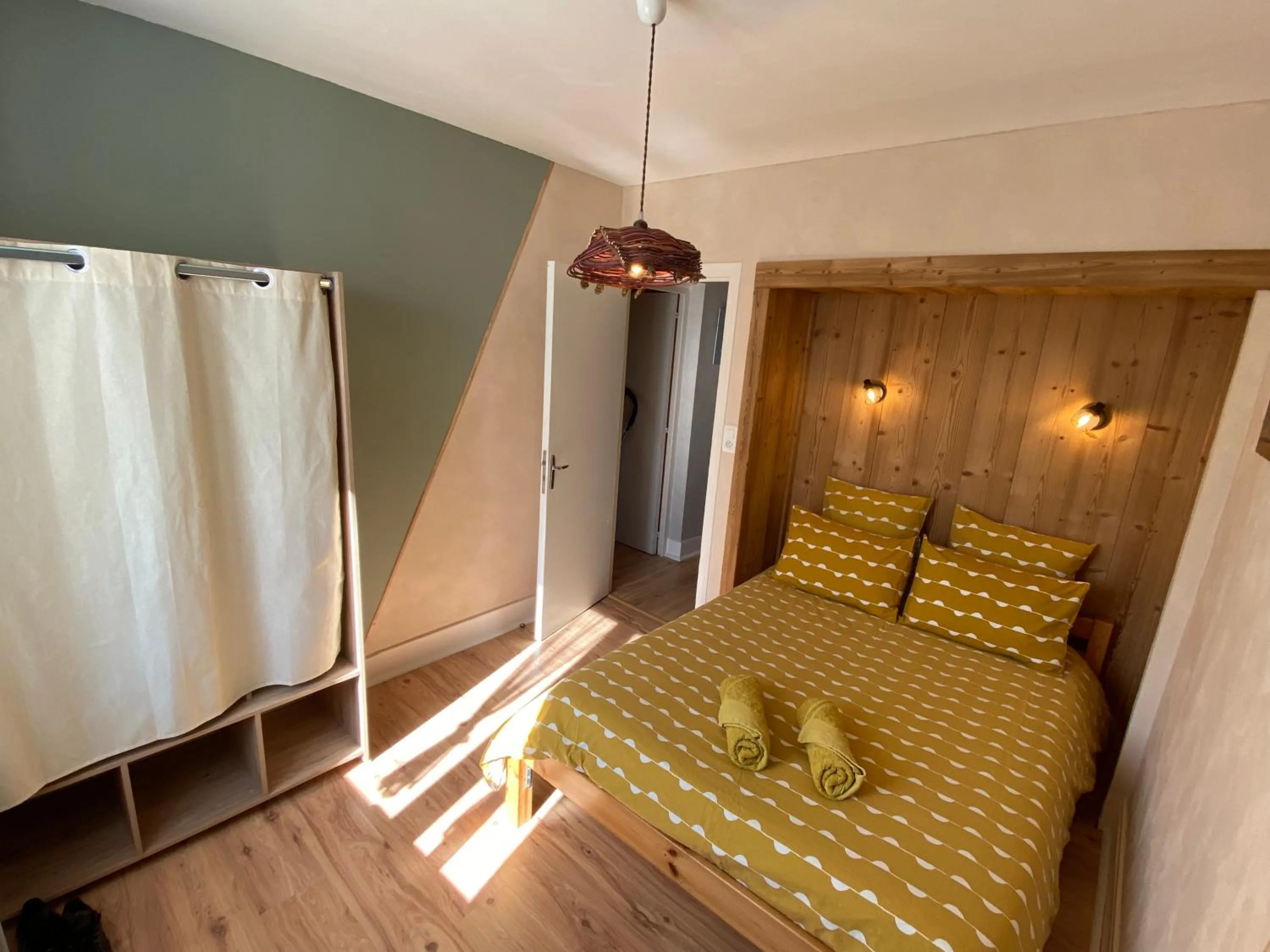 Bed in La grande marmite du lac de Vouglans