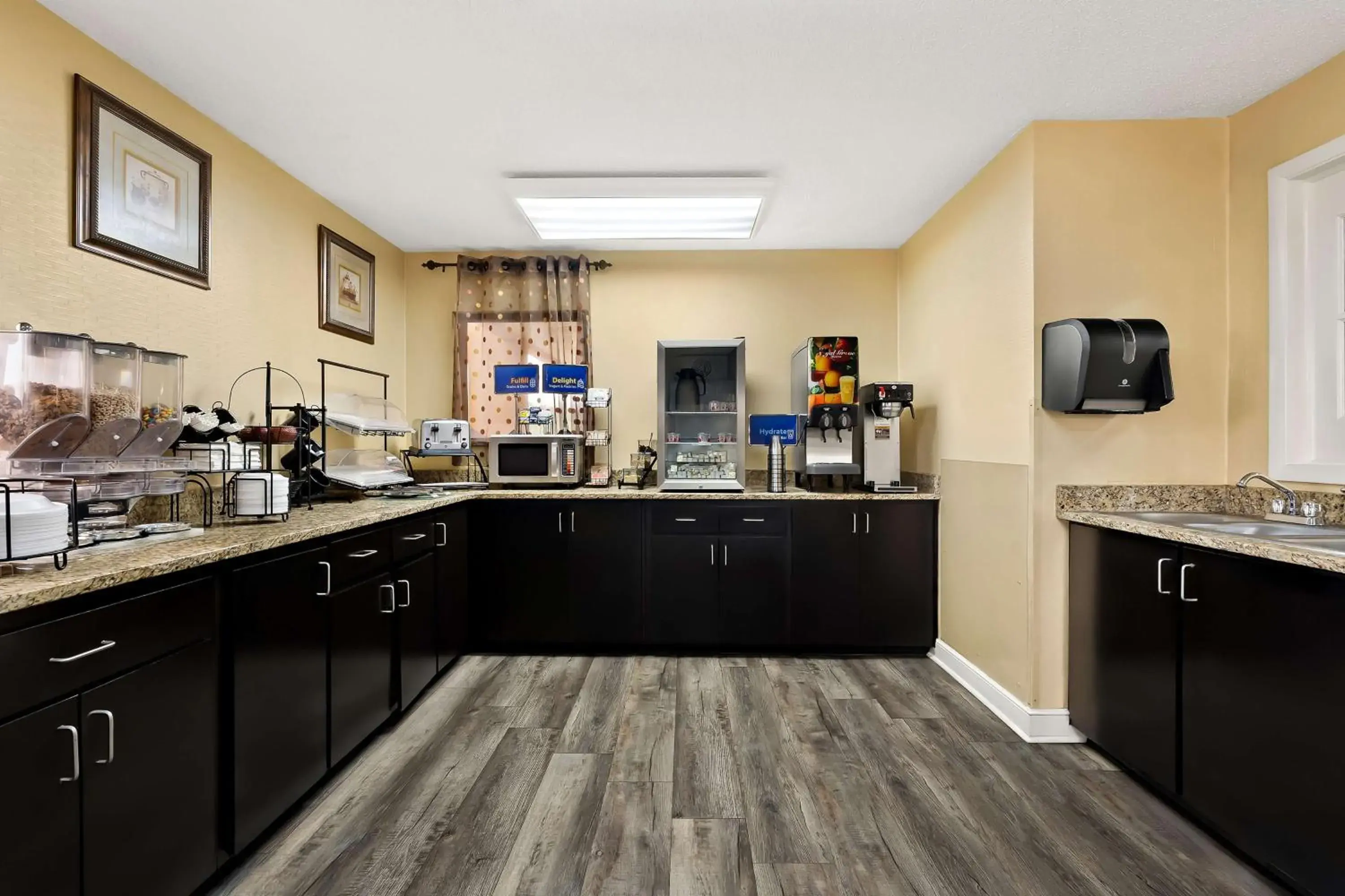 Breakfast in Best Western Greenville Inn Breakfast in Best Western Greenville Inn