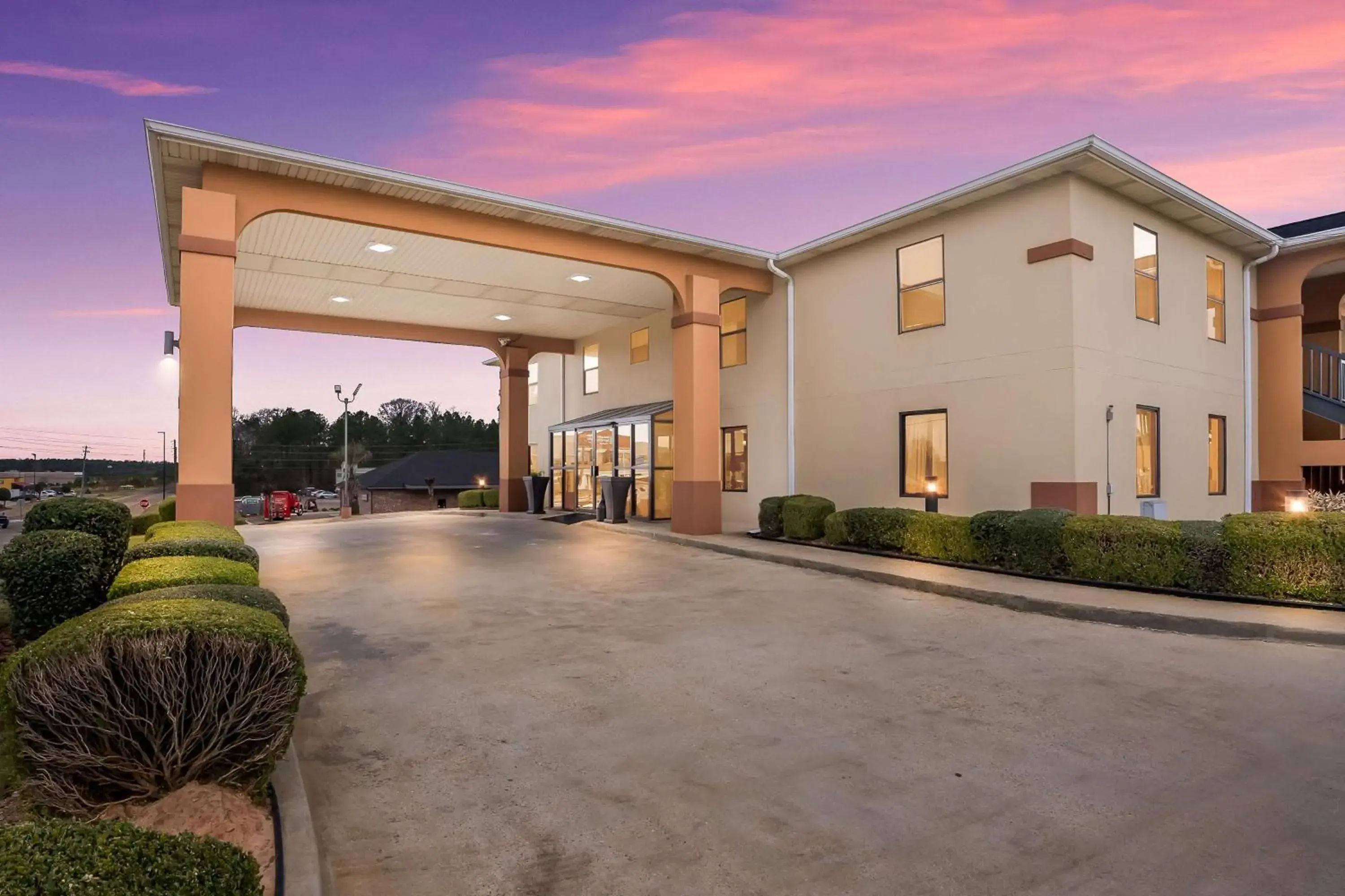 Property building in Best Western Greenville Inn Property building in Best Western Greenville Inn