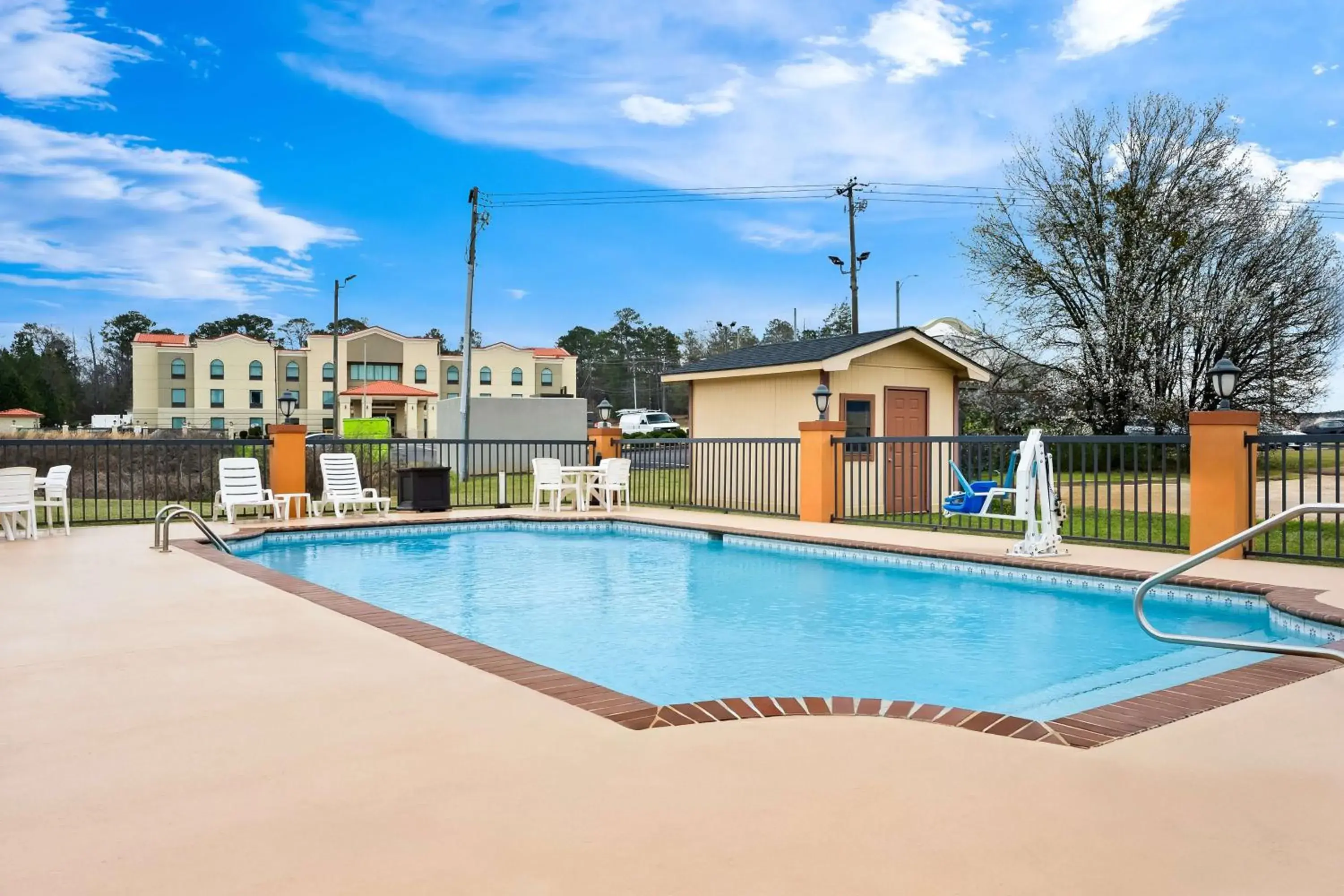 Pool view in Best Western Greenville Inn Pool view in Best Western Greenville Inn