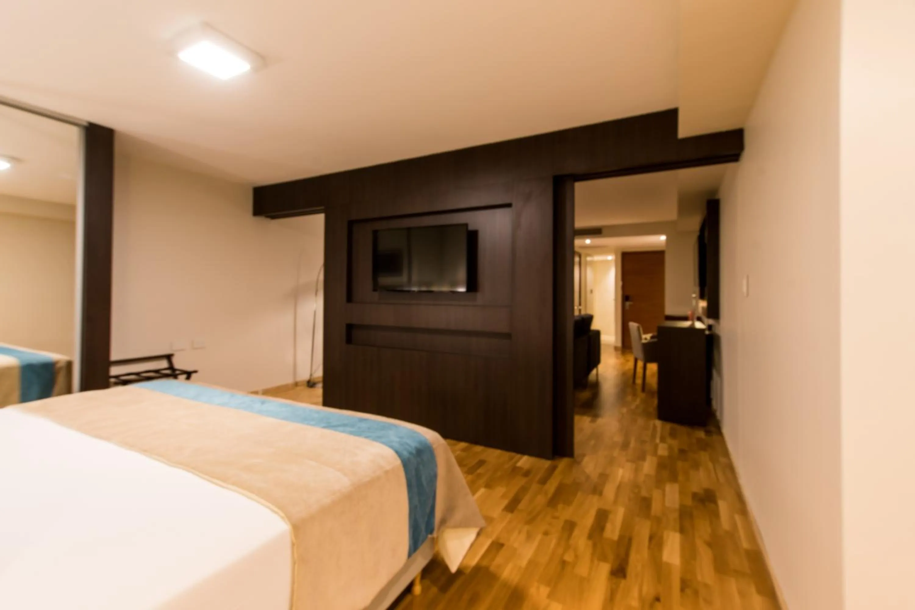 TV and multimedia, Bed in Caseros 248 Hotel