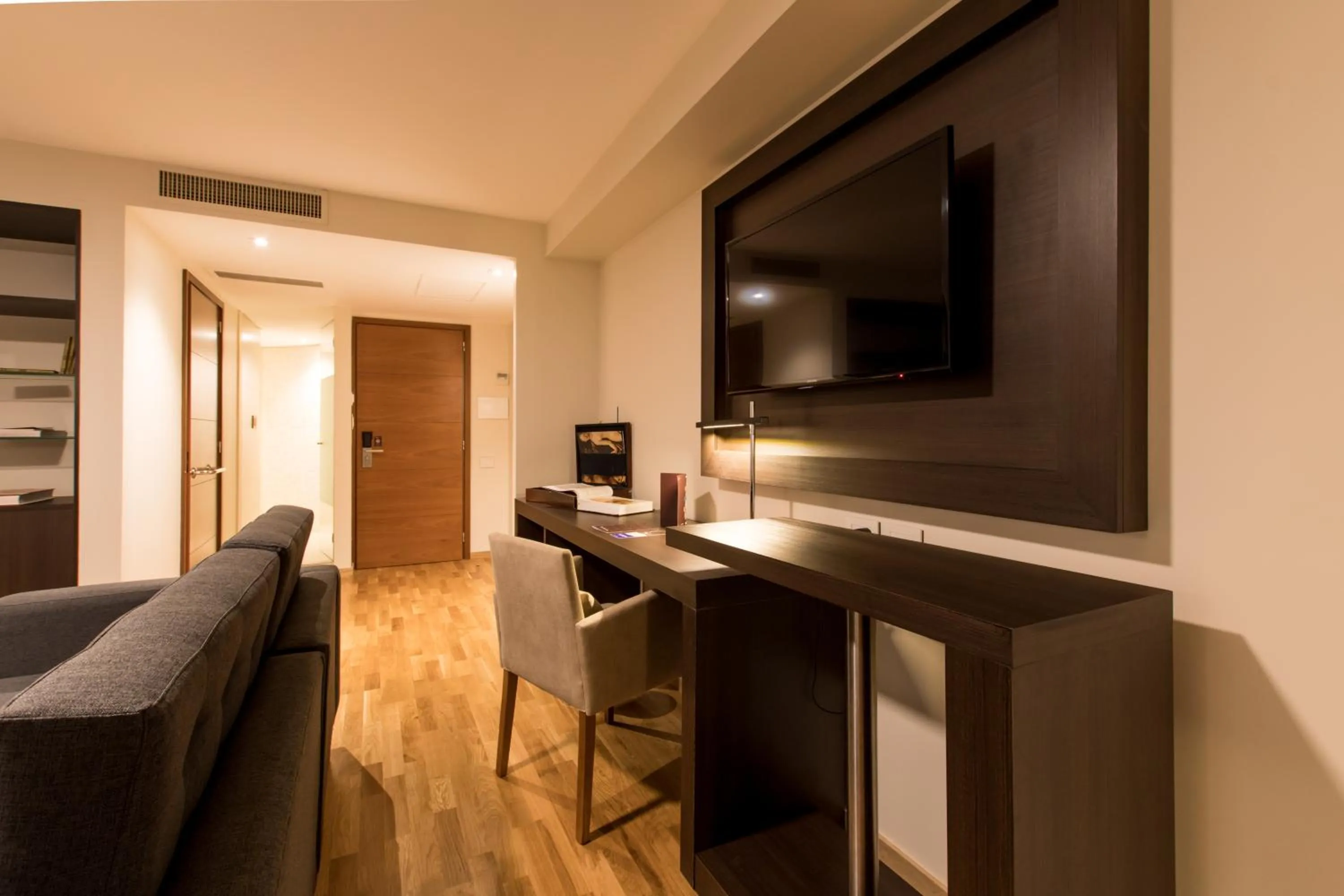 TV and multimedia in Caseros 248 Hotel